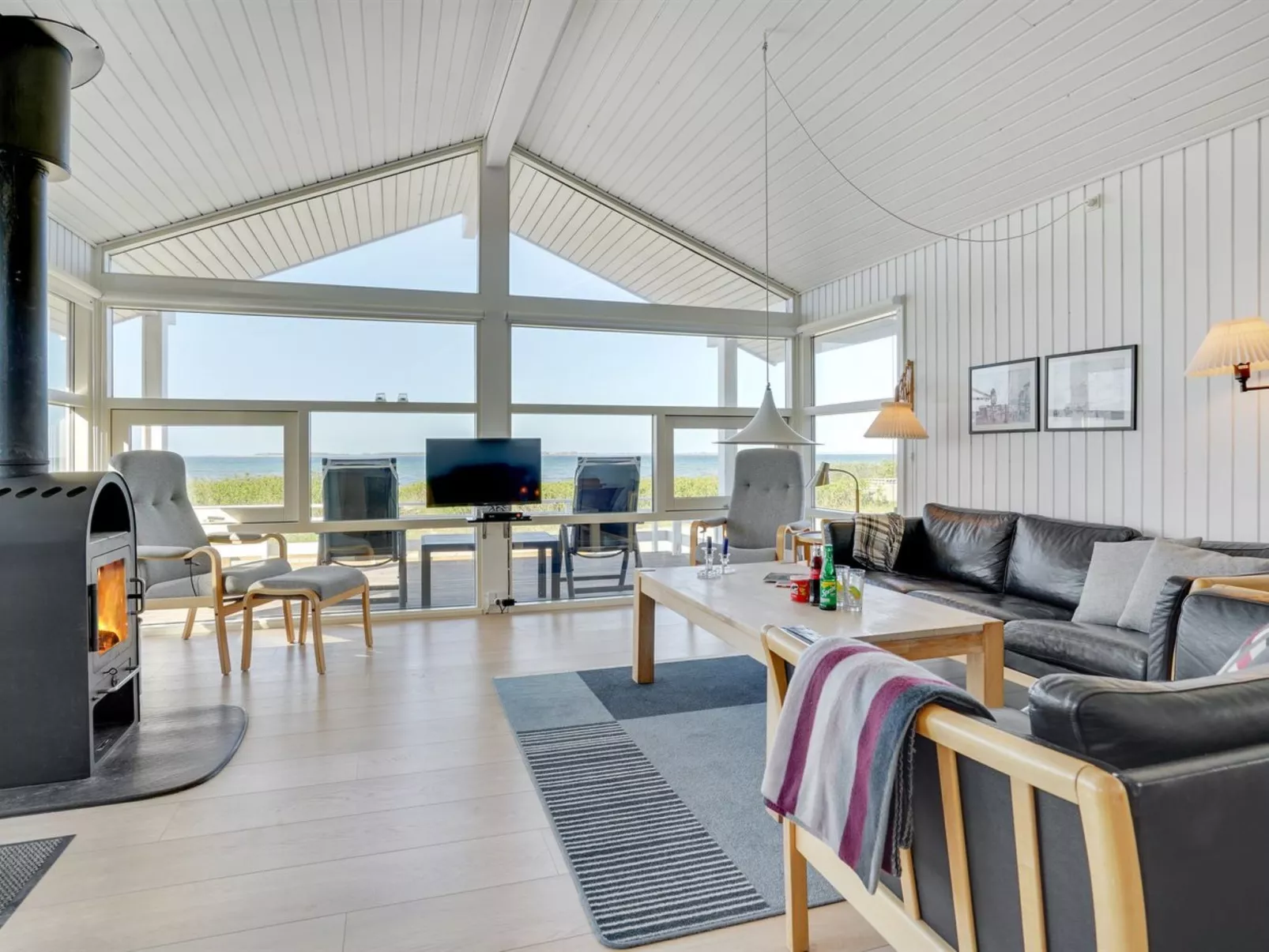 "Arnwith" - 20m from the sea-Inside