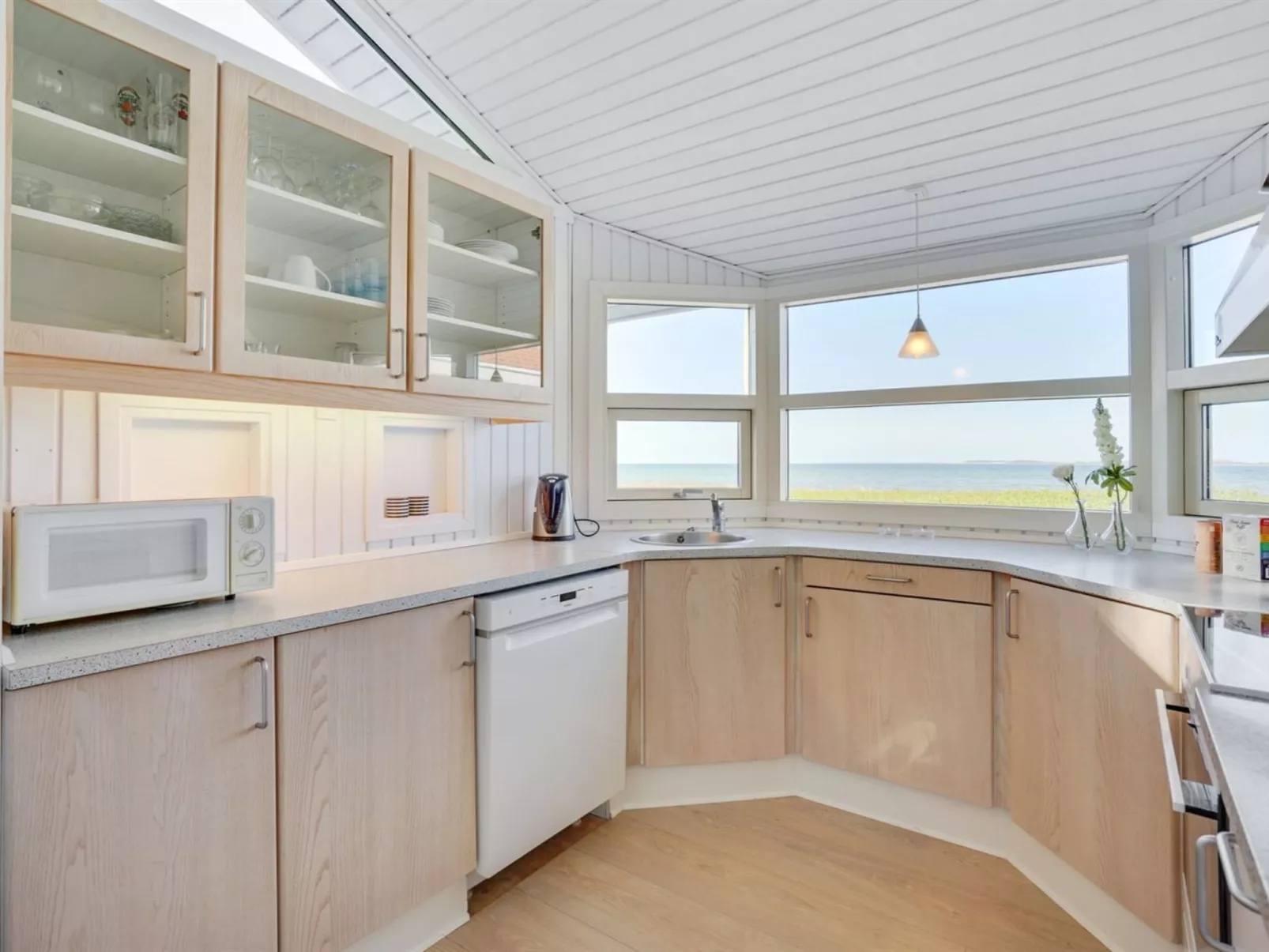 "Arnwith" - 20m from the sea-Inside