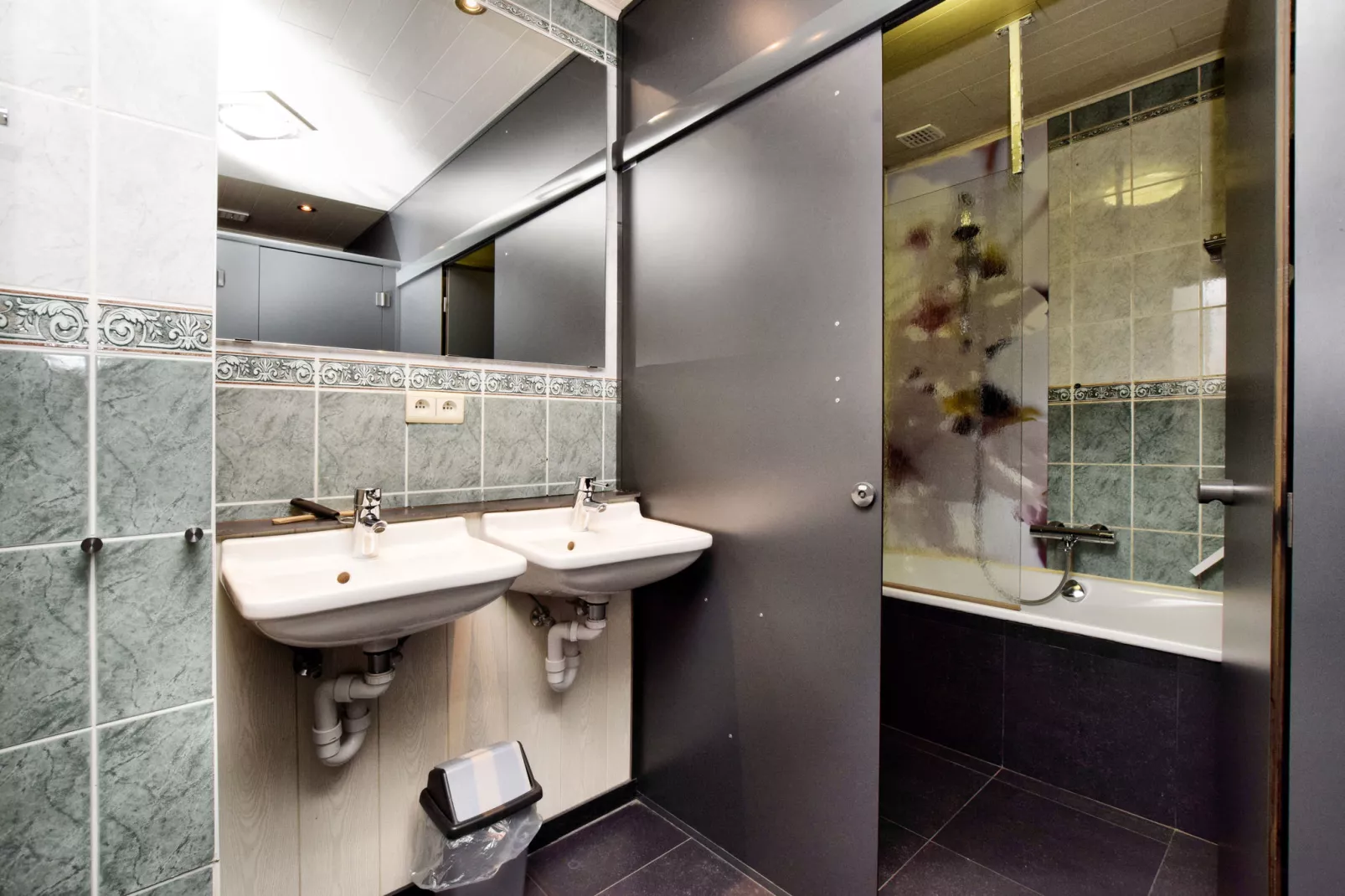 Le Bastillon-Bathroom