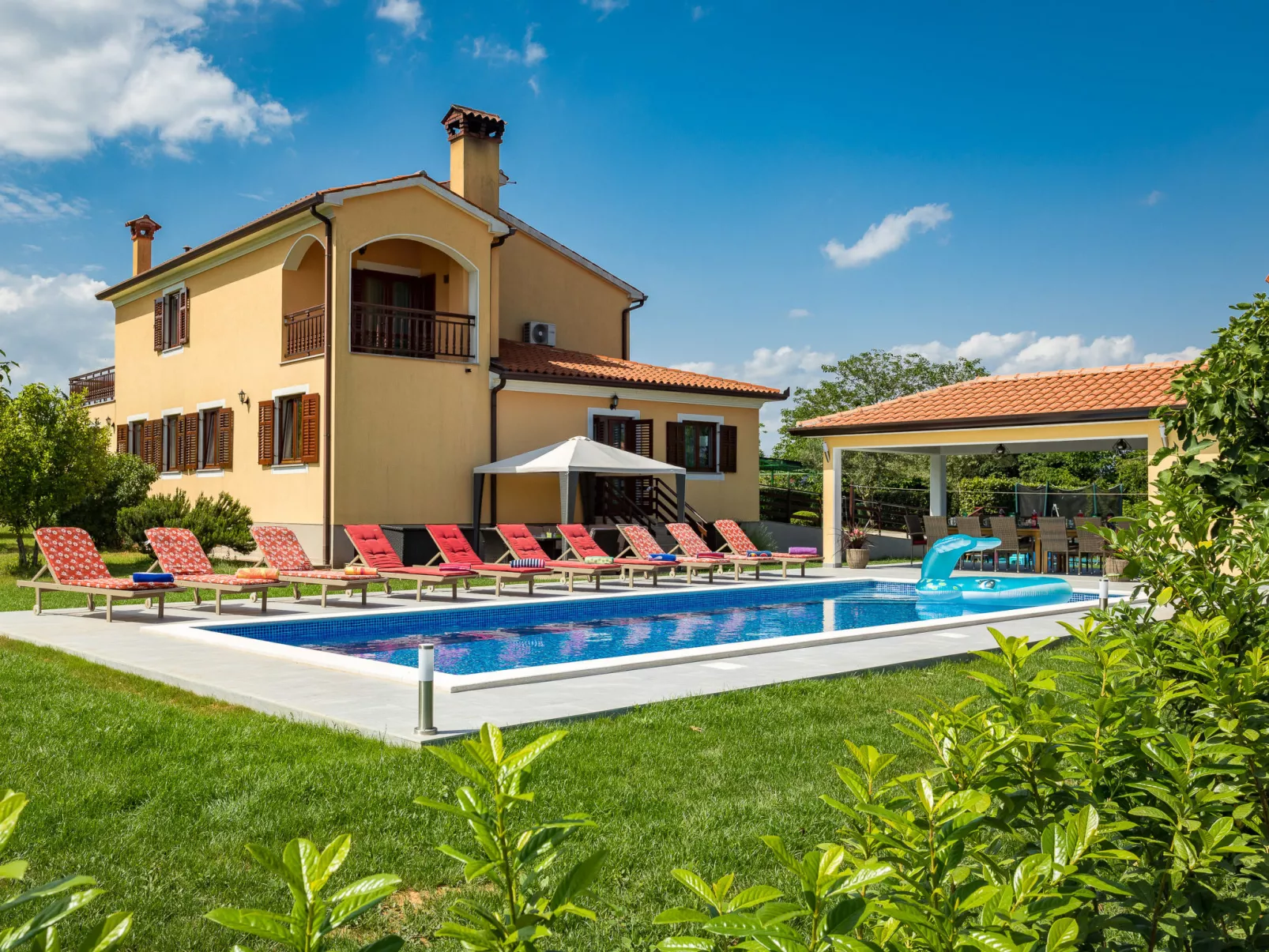 Villa Helena-Outside