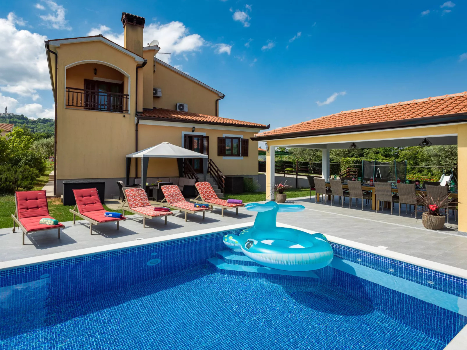 Villa Helena-Outside