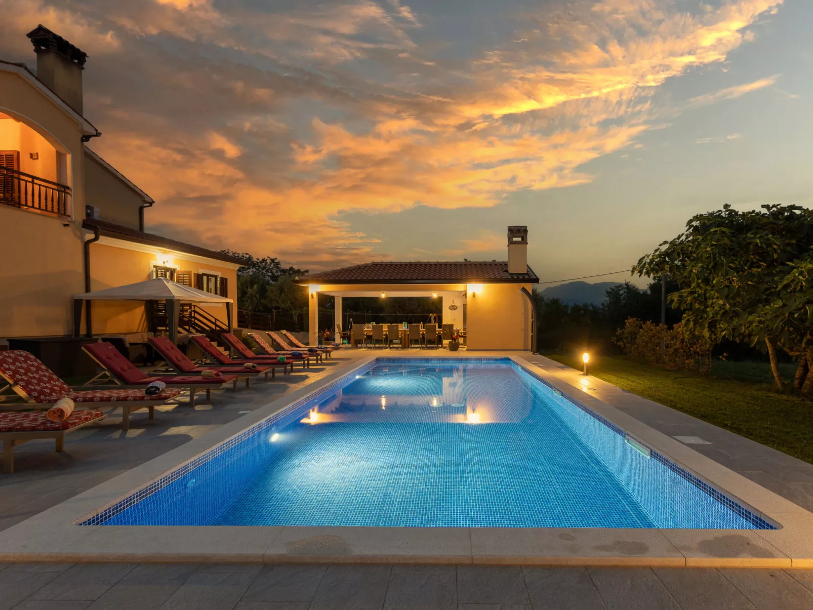 Villa Helena-Outside