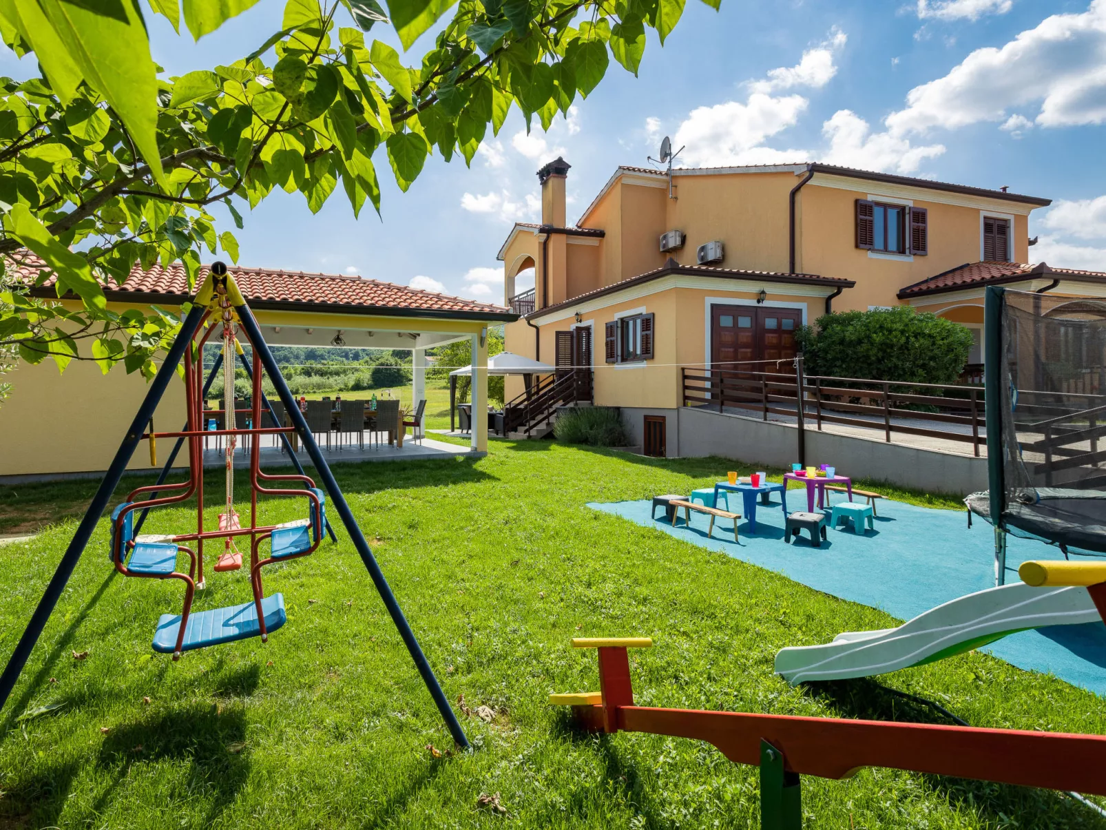 Villa Helena-Outside