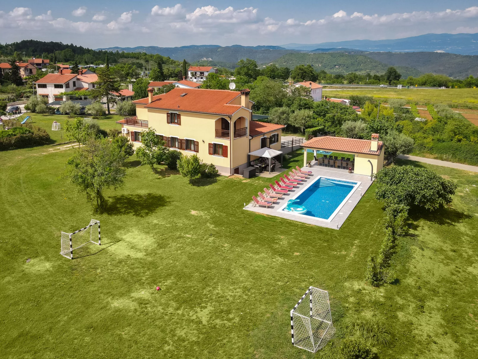 Villa Helena-Outside
