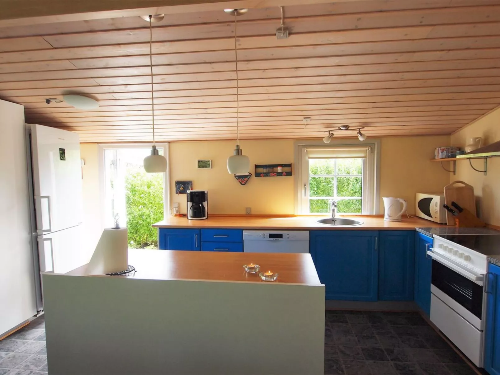 "Amy" - 150m from the sea-Inside