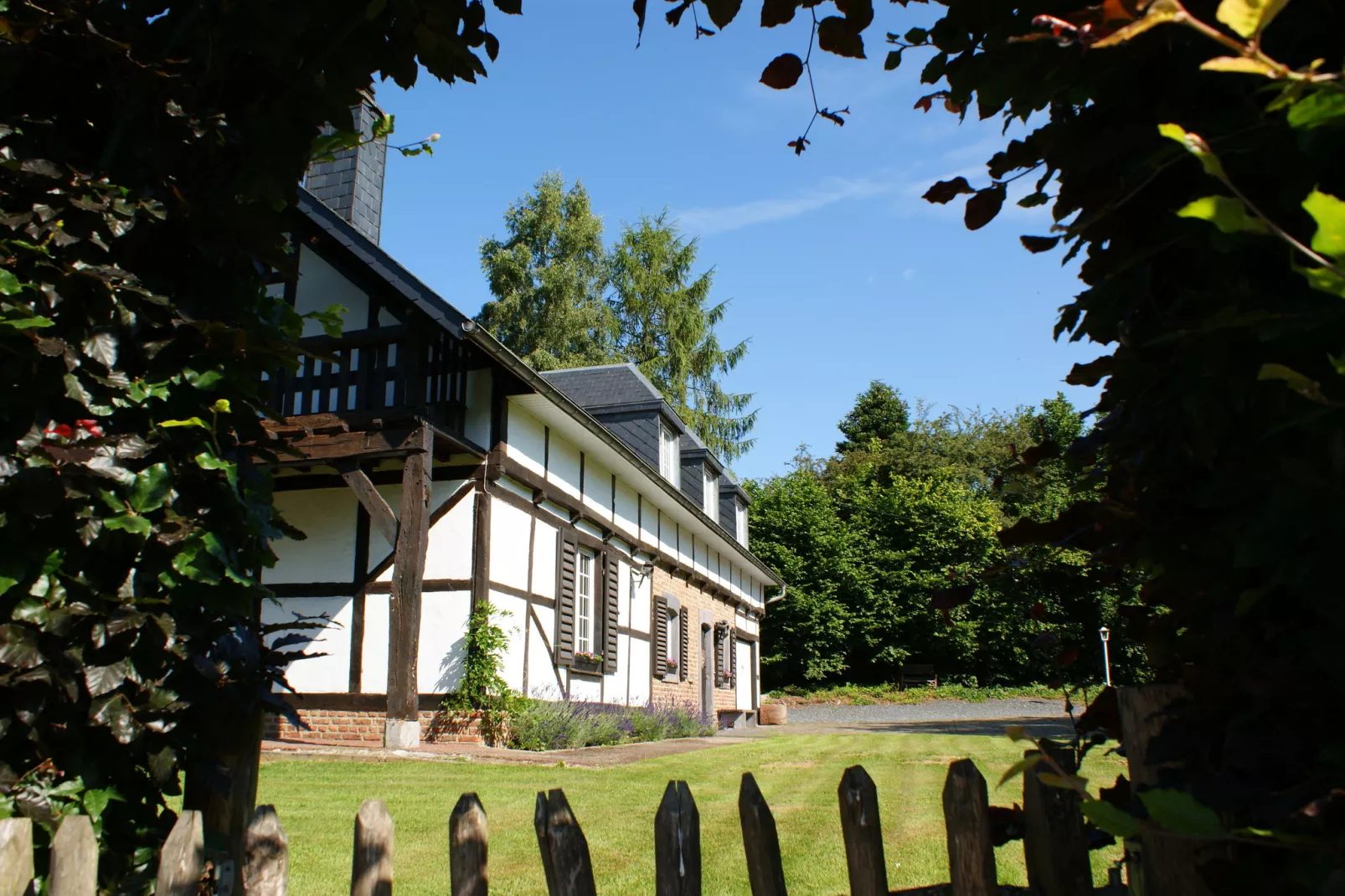 La Capucine-Exterior summer