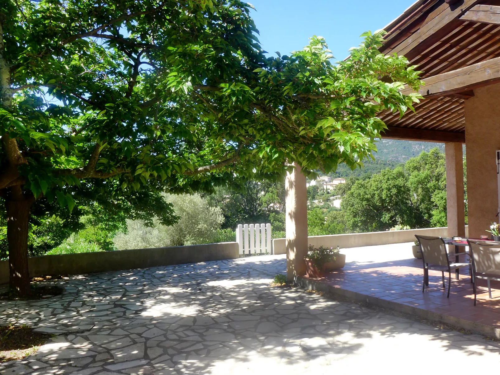 Roumagnac-Outside