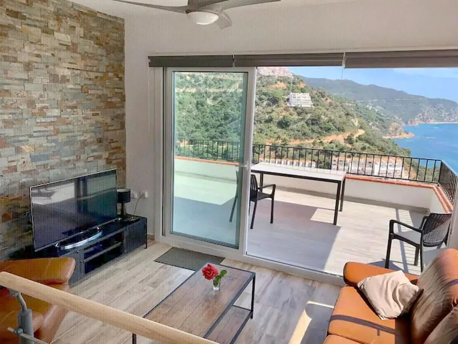 La Terraza-Inside