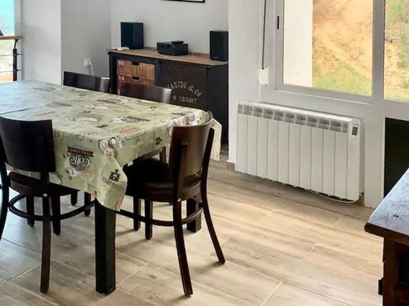 La Terraza-Inside