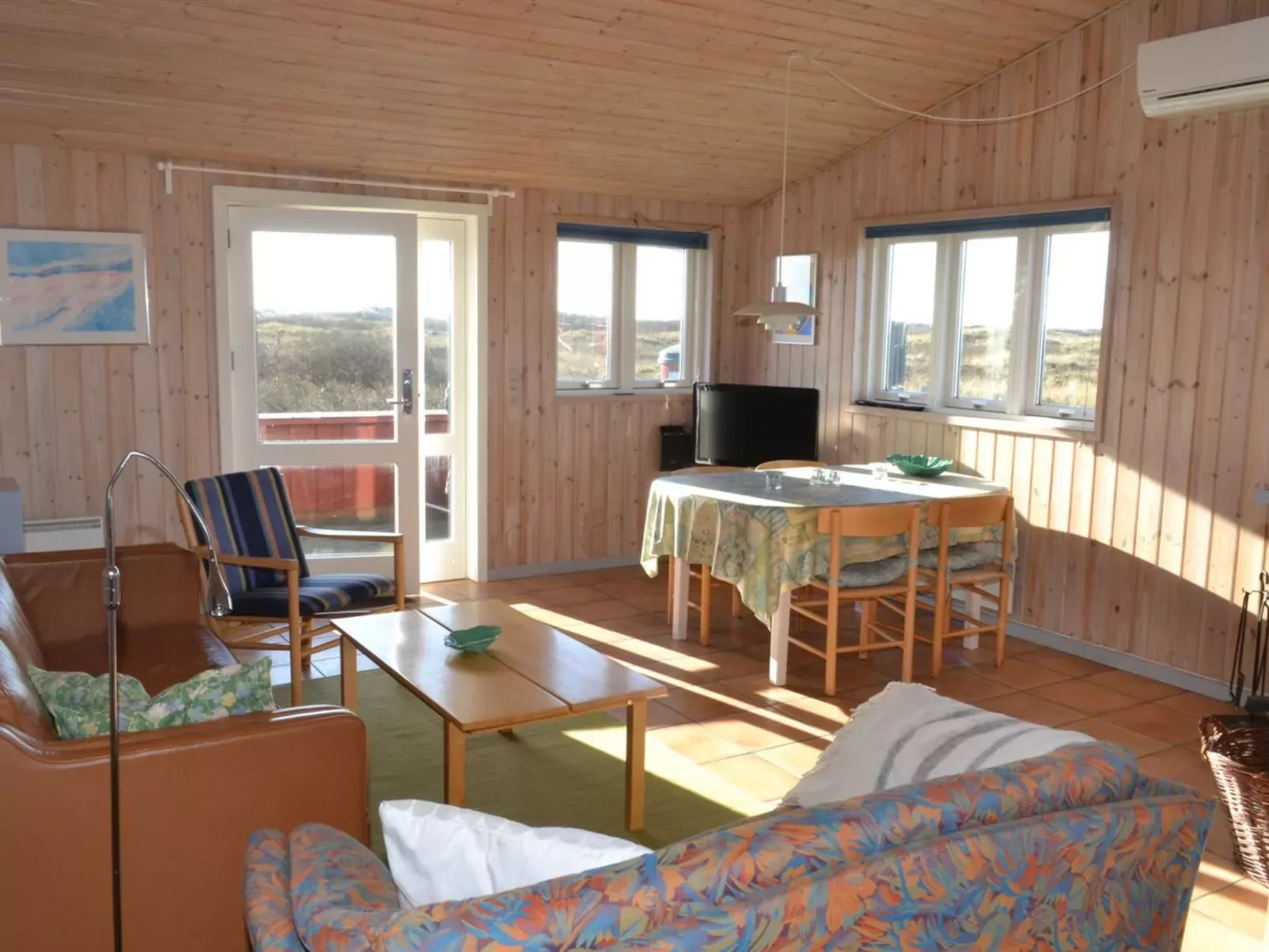 "Fiona" - 800m from the sea-Inside