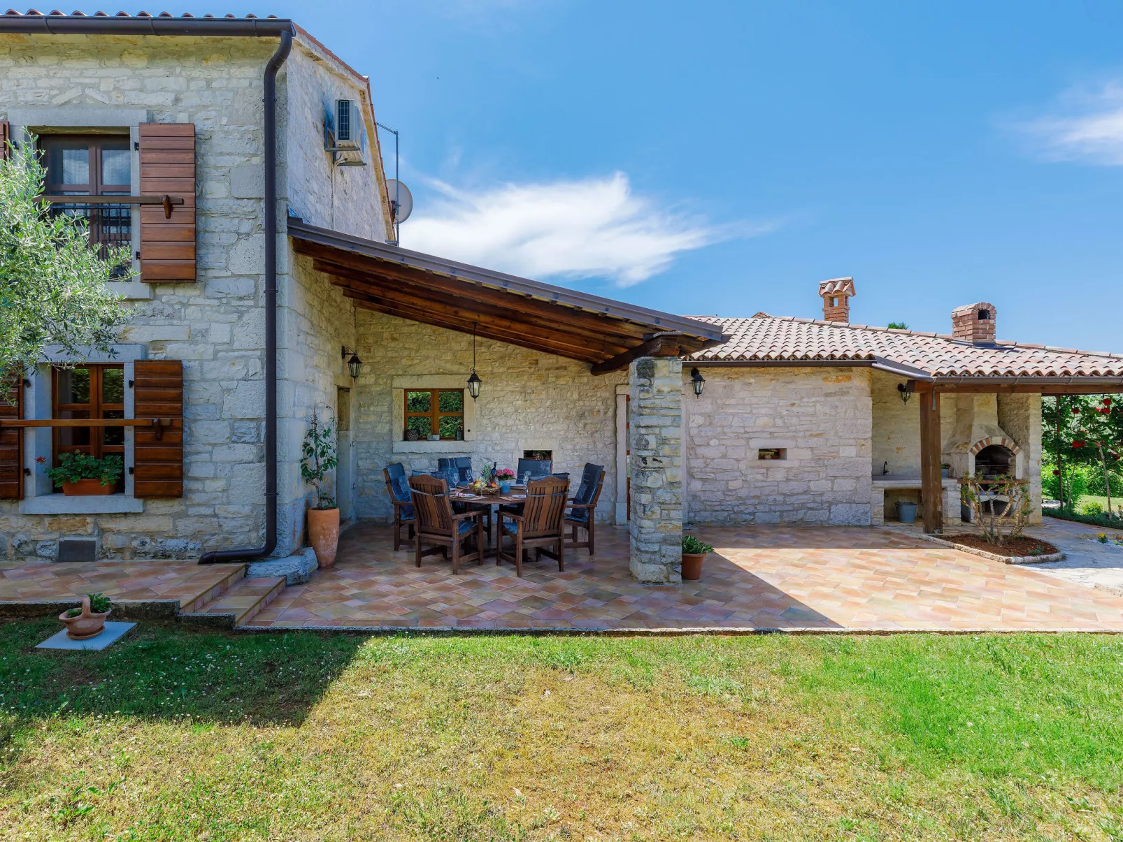 Villa Dina-Outside