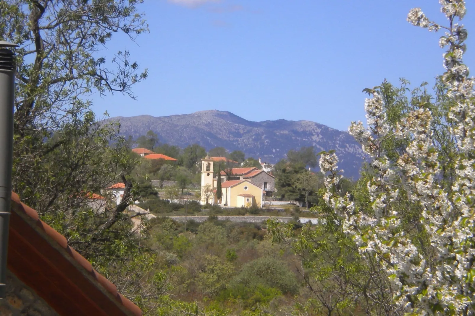 Arcadian Stone House-Vue d'été