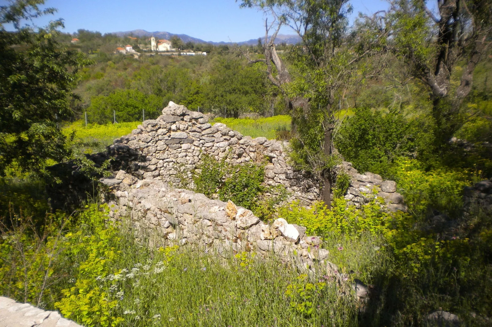 Arcadian Stone House-Vue d'été