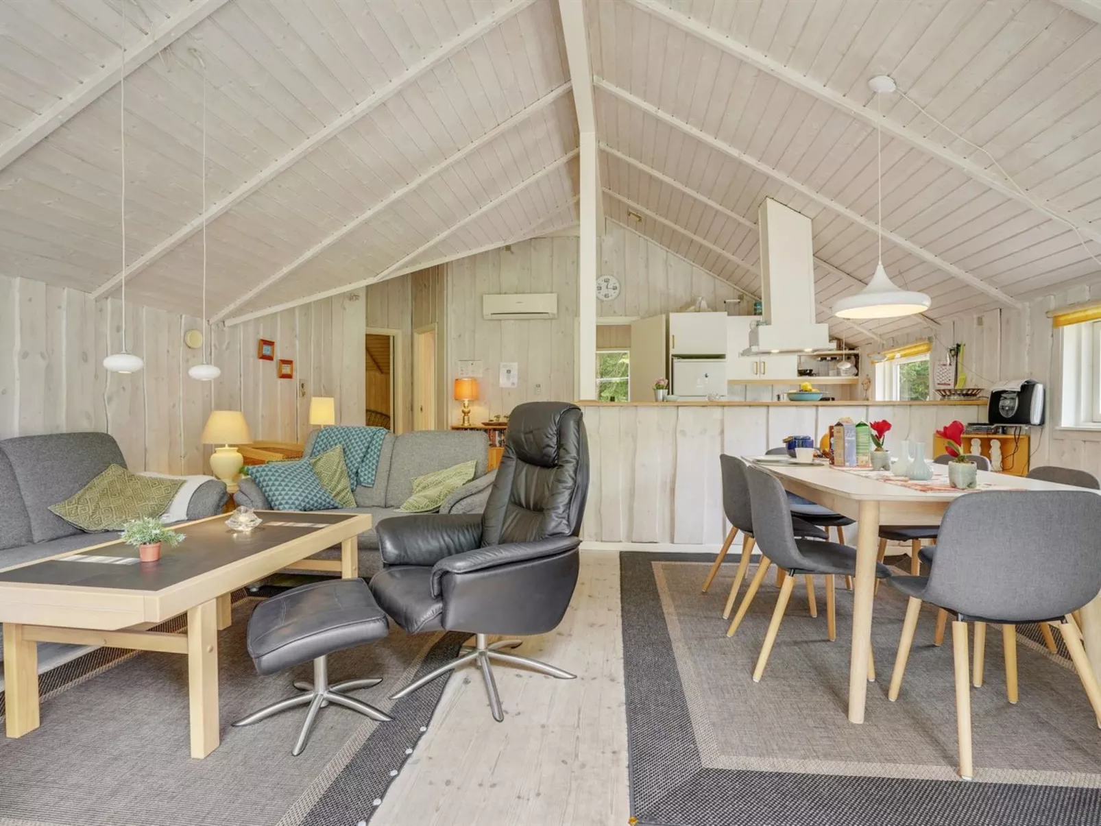 "Melisa" - 28km from the sea-Inside
