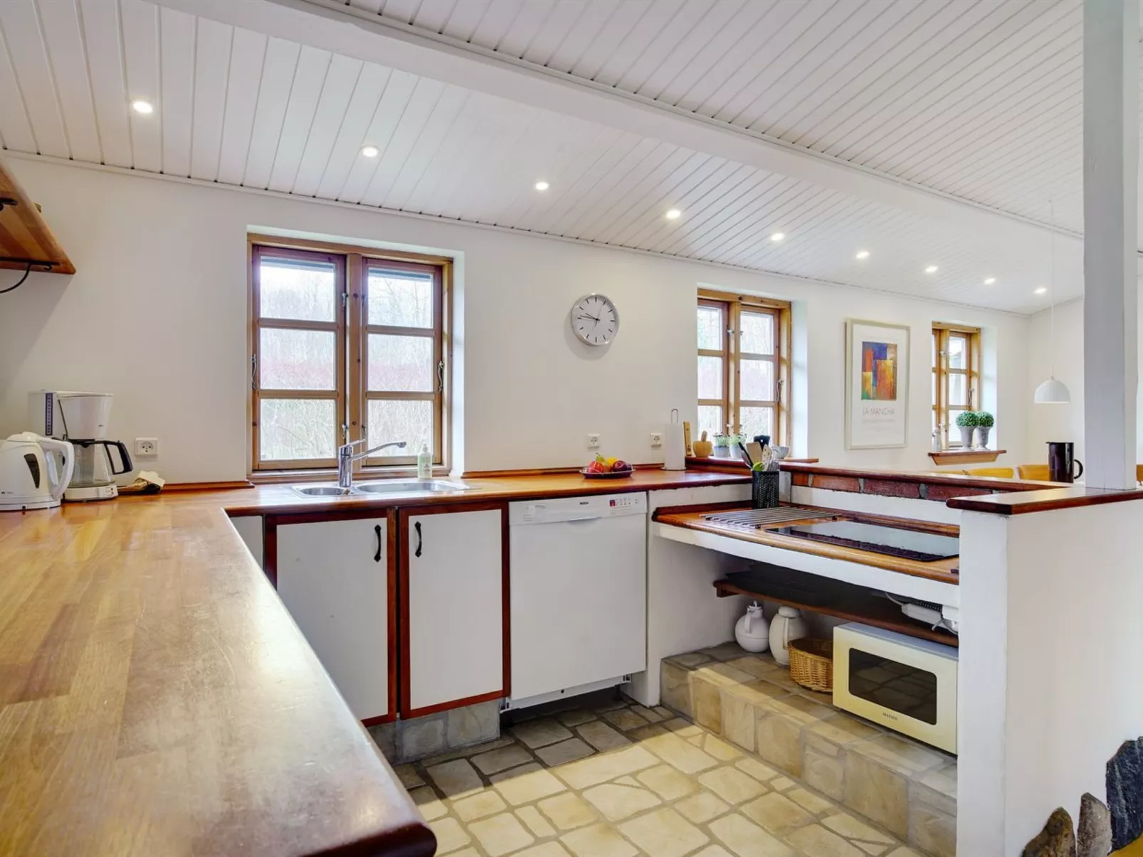 "Ilena" - 16.3km from the sea-Inside