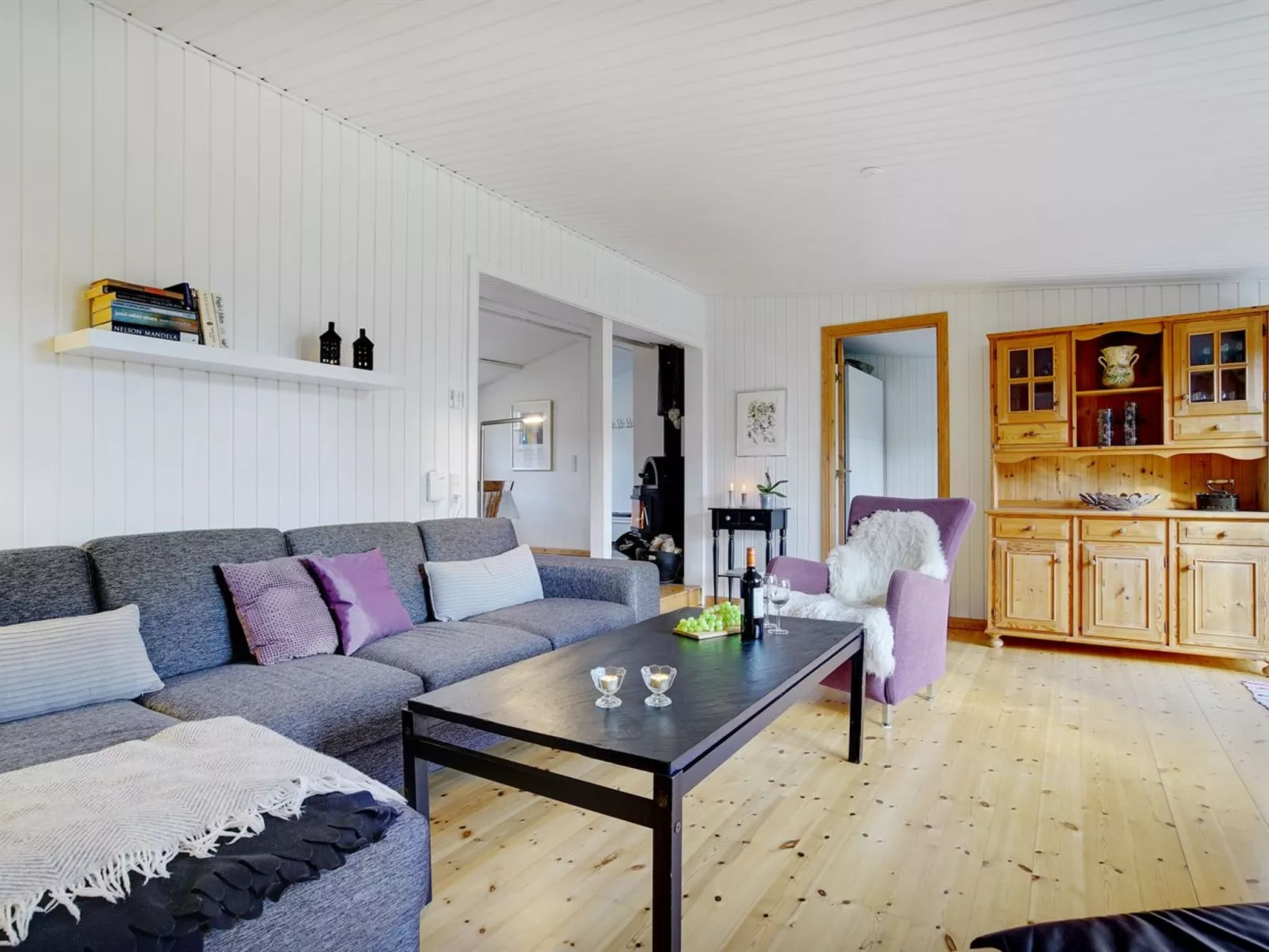 "Ilena" - 16.3km from the sea-Inside