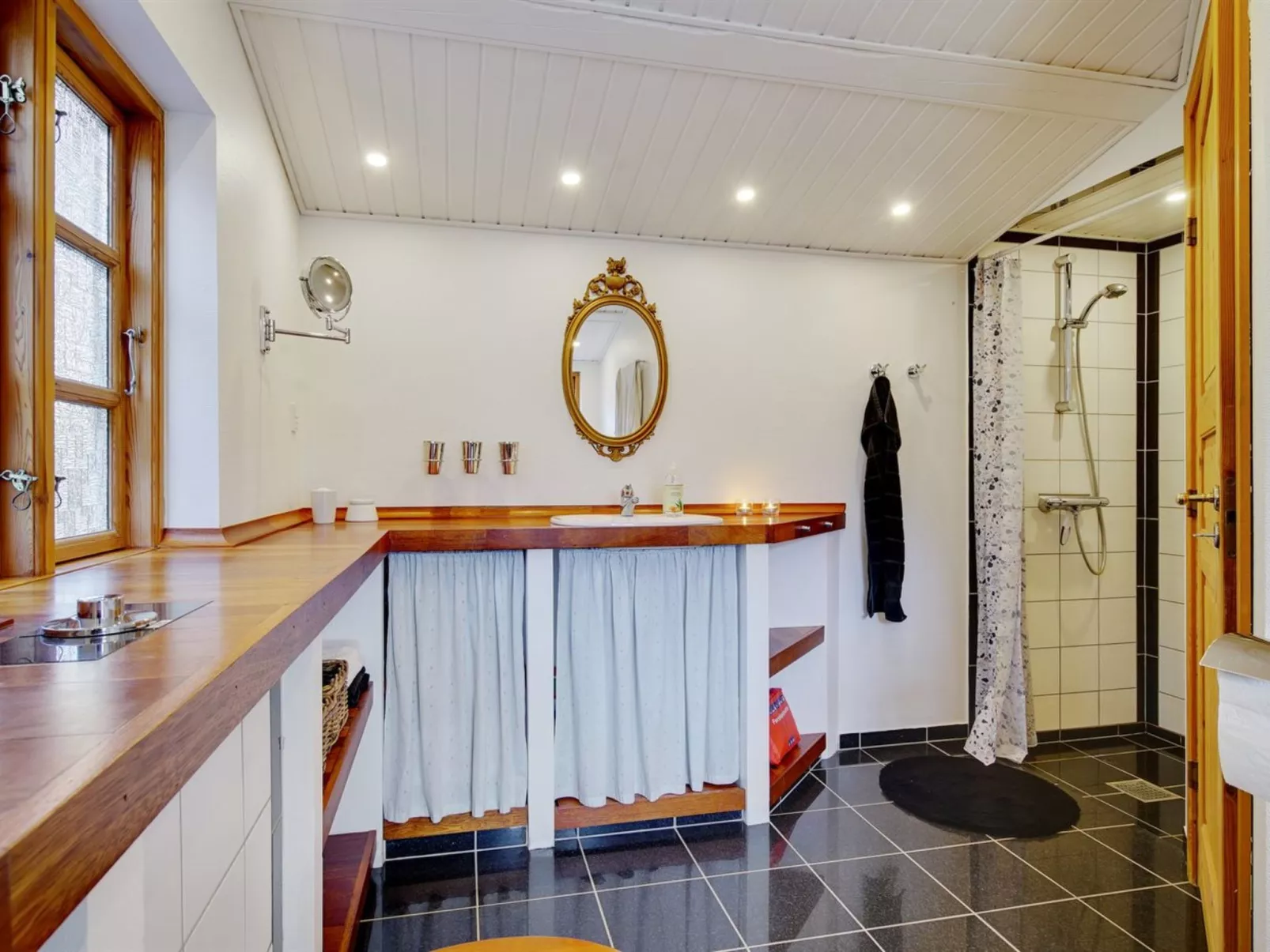 "Ilena" - 16.3km from the sea-Inside