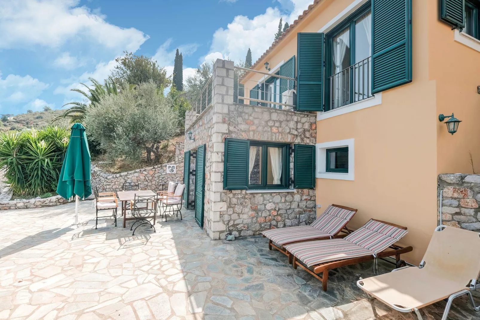 Villa Salvador Dali-Exterior summer