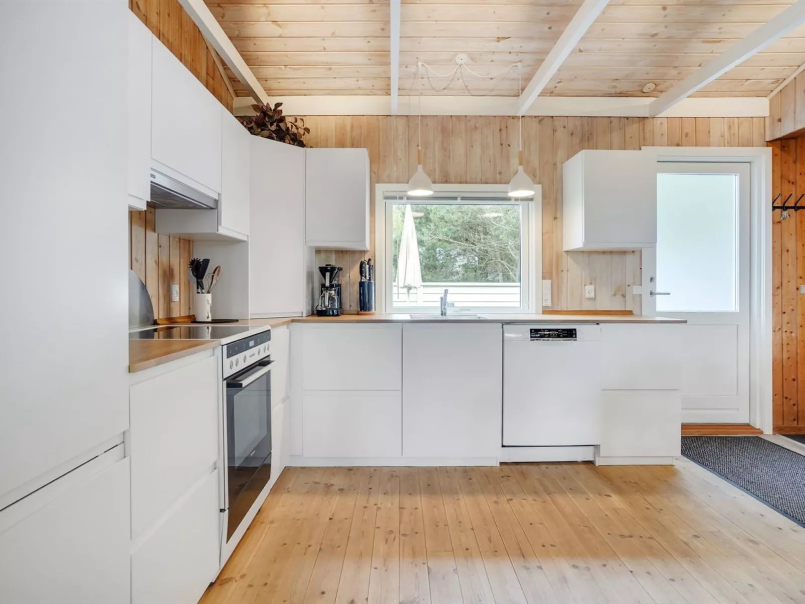 "Jaskirt" - 125m from the sea-Drinnen