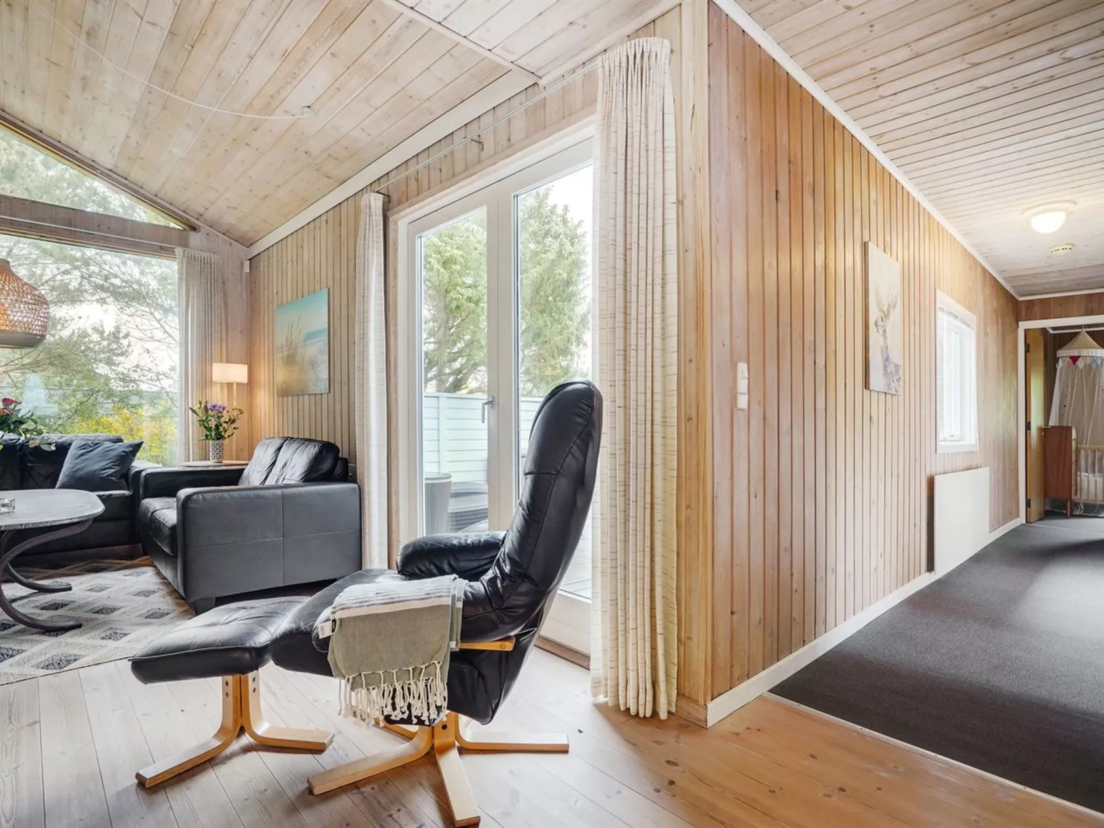 "Jaskirt" - 125m from the sea-Drinnen