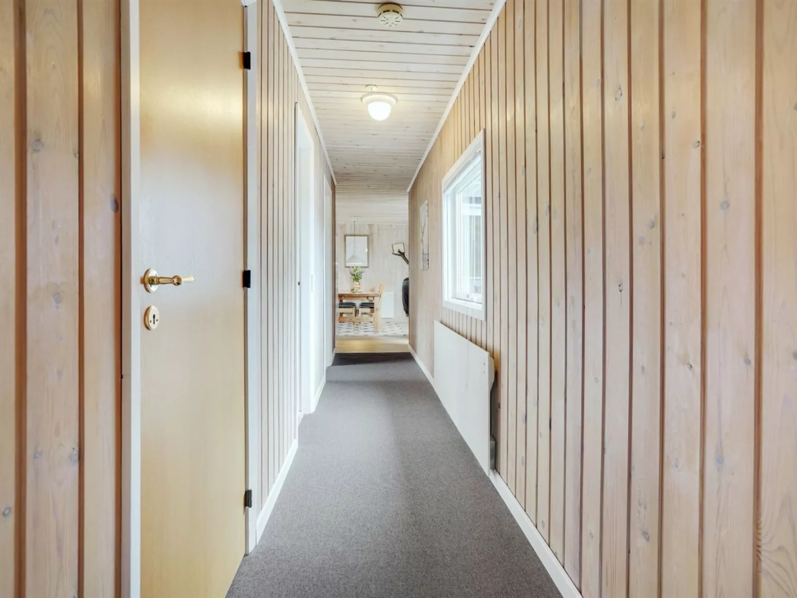 "Jaskirt" - 125m from the sea-Drinnen