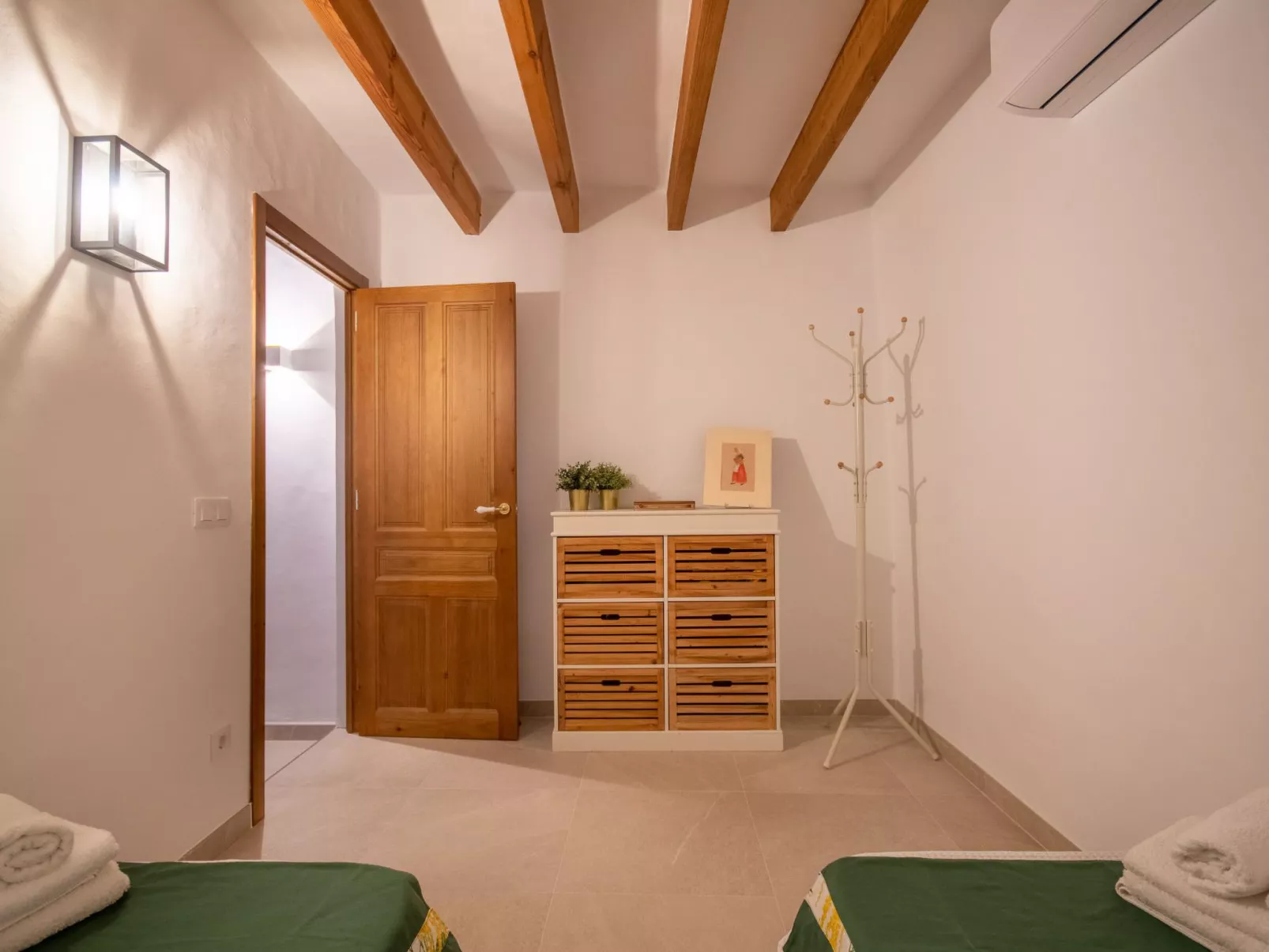Can Amagat-Inside