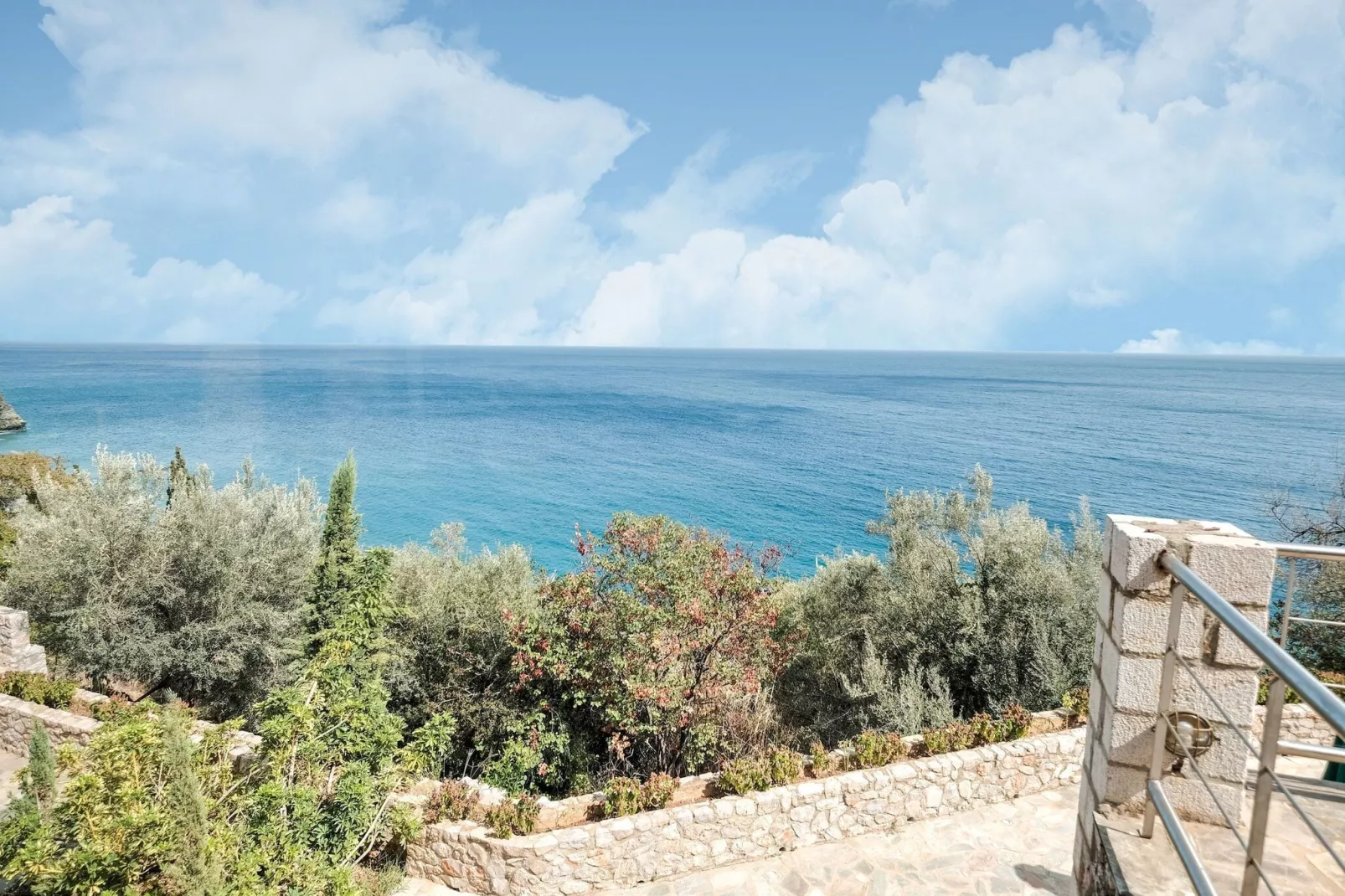Villa Salvador Dali-View summer