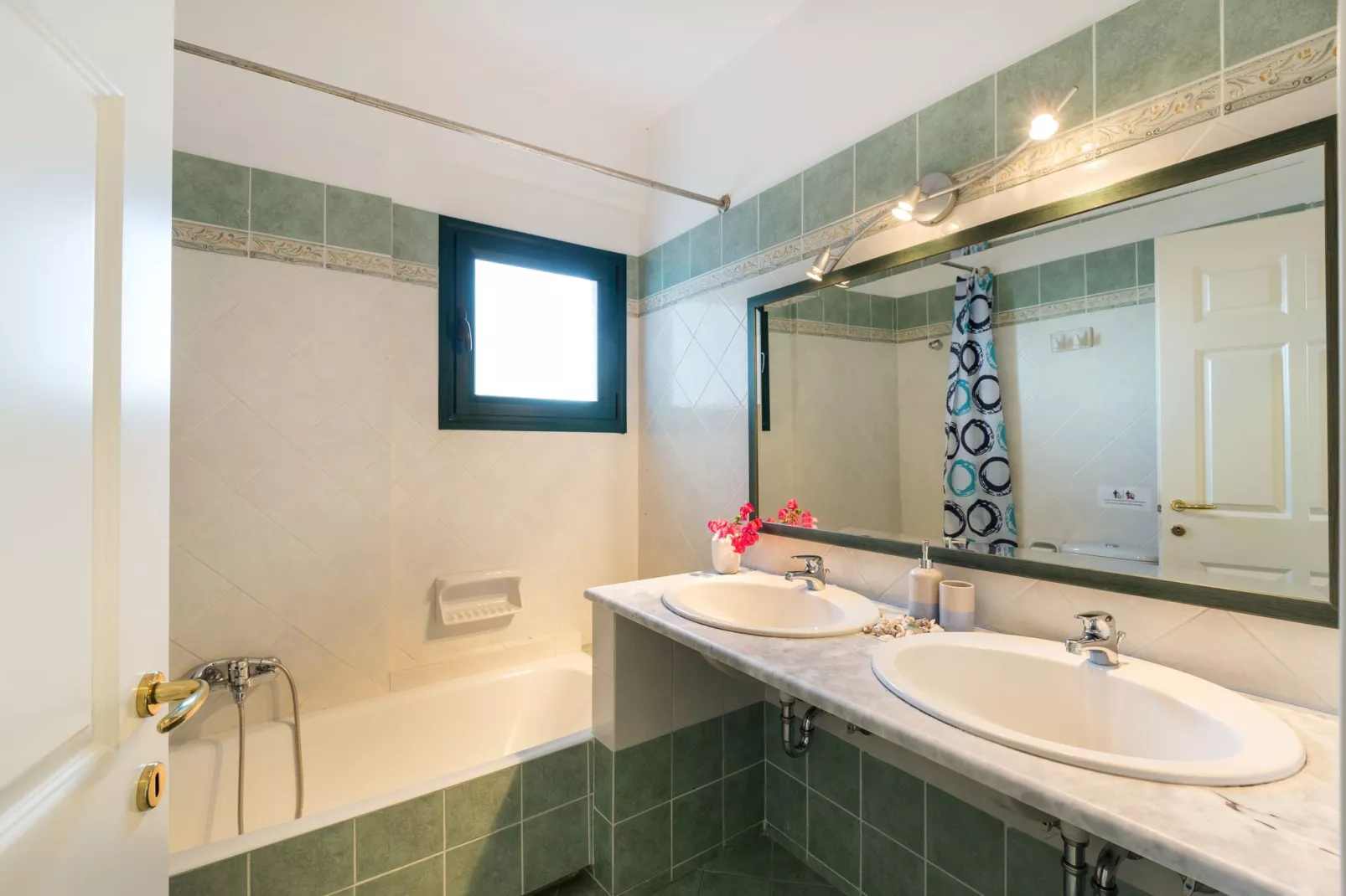 Villa Salvador Dali-Bathroom