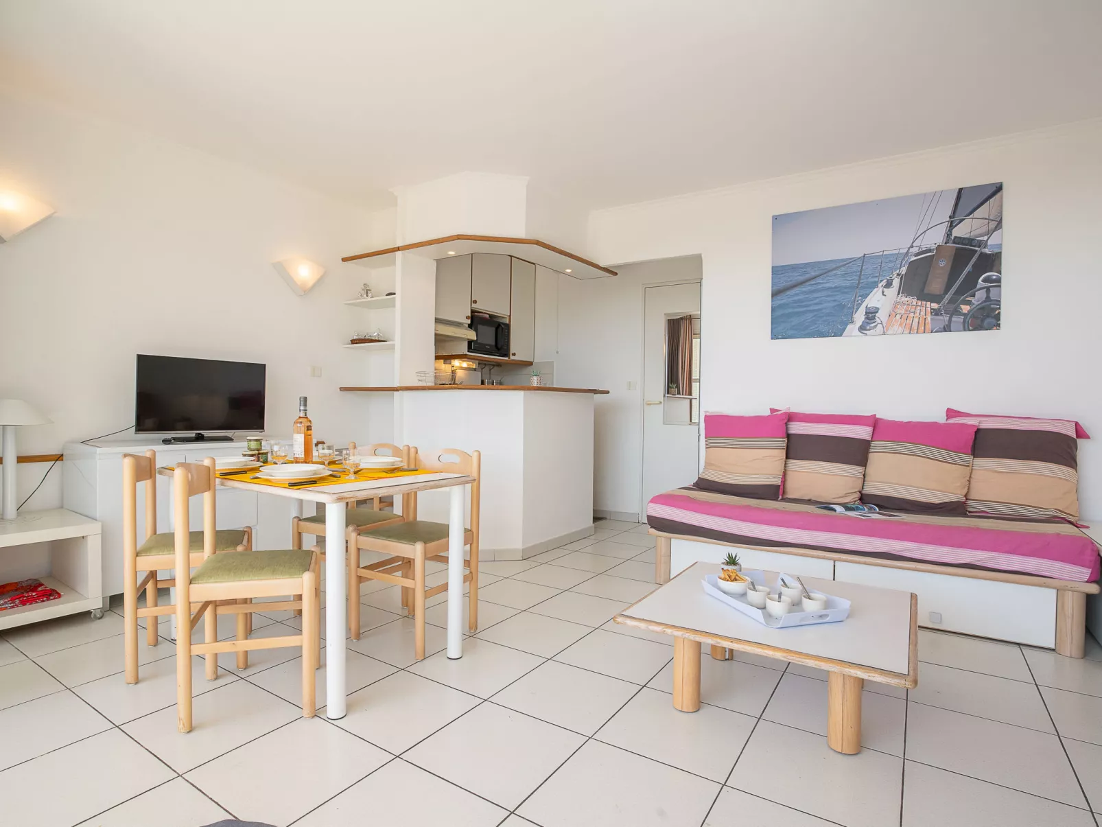 Les Bastides (O6 014)-Dedans