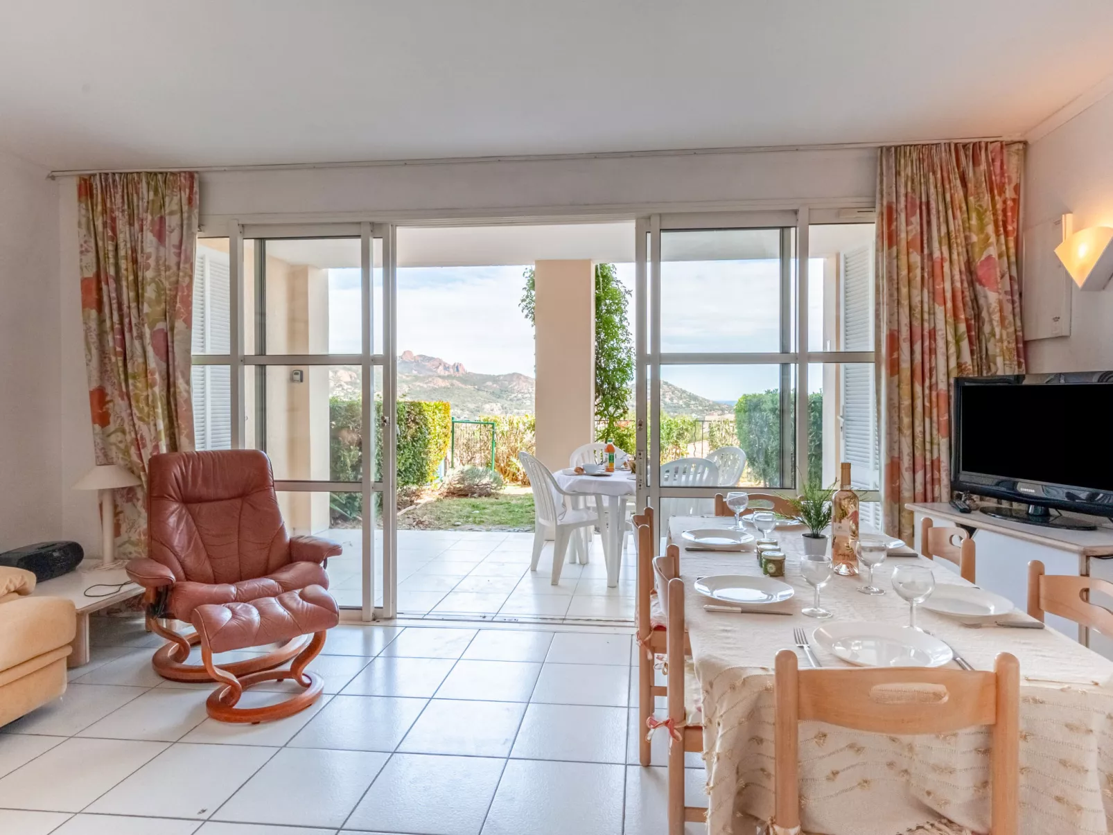 Les Bastides (O5 018)-Dedans