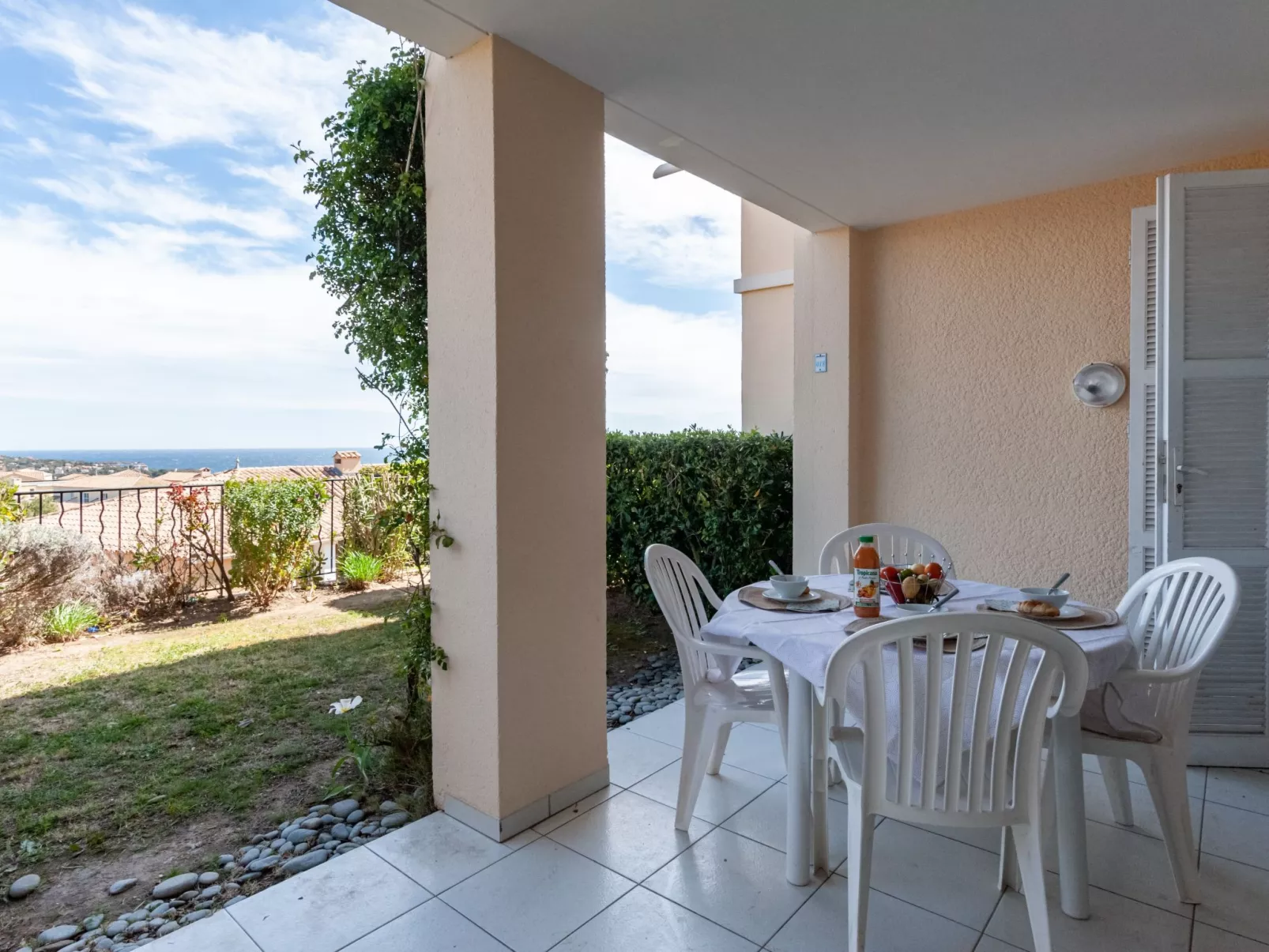 Les Bastides (O5 018)-Dehors