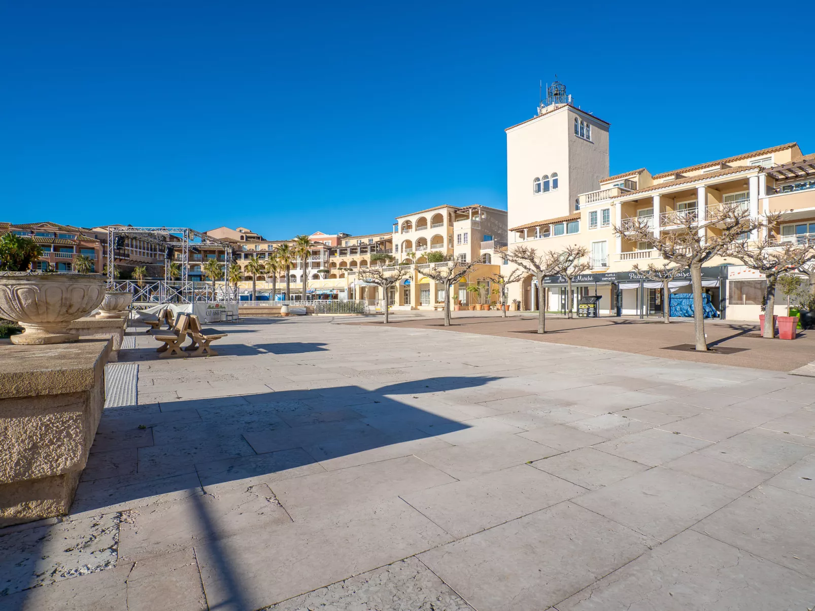 Les Bastides (O5 018)-Dehors