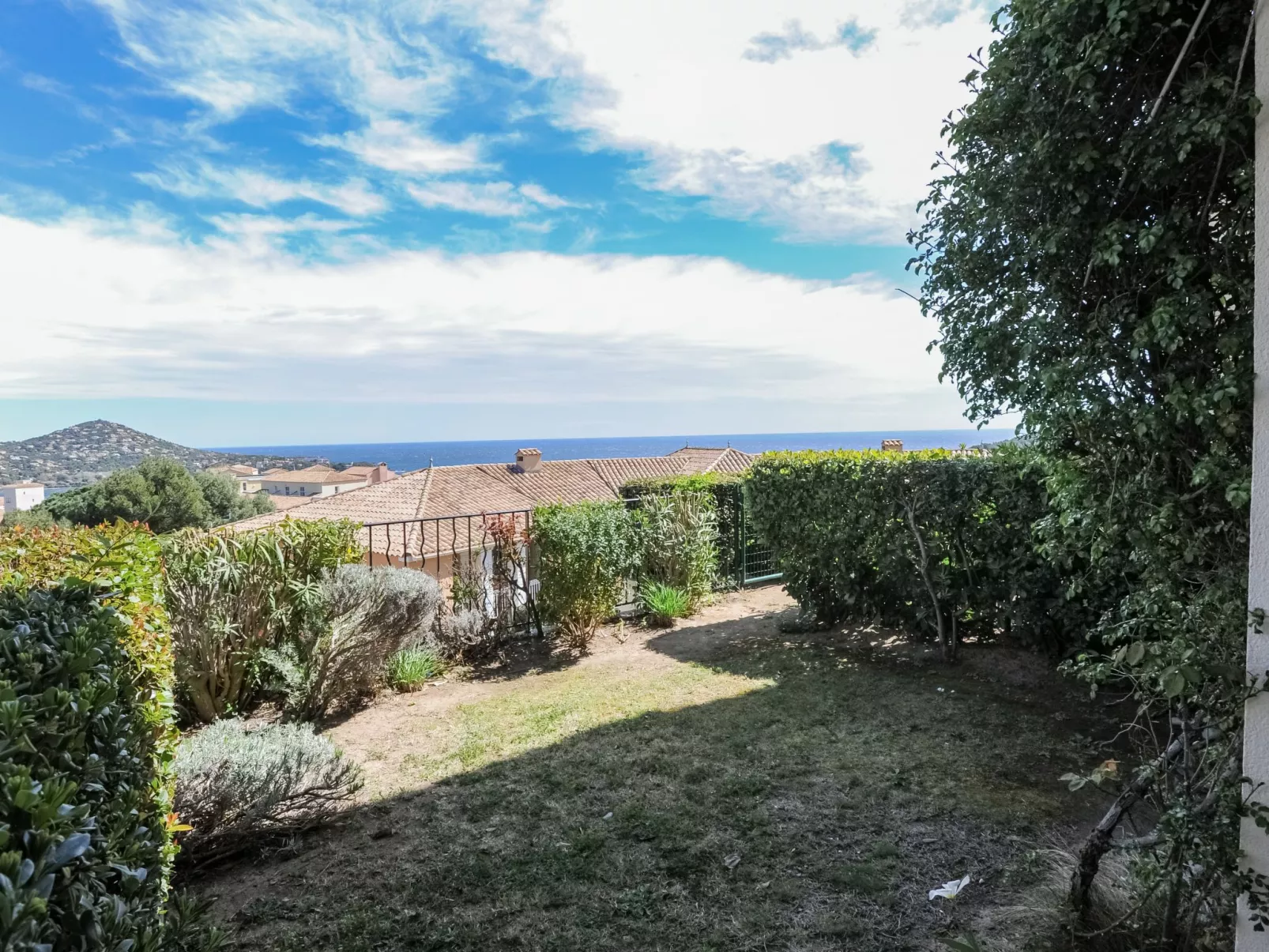Les Bastides (O5 018)-Dehors