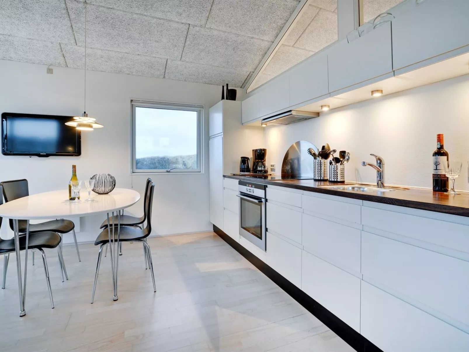 "Skade" - 75m from the sea-Inside