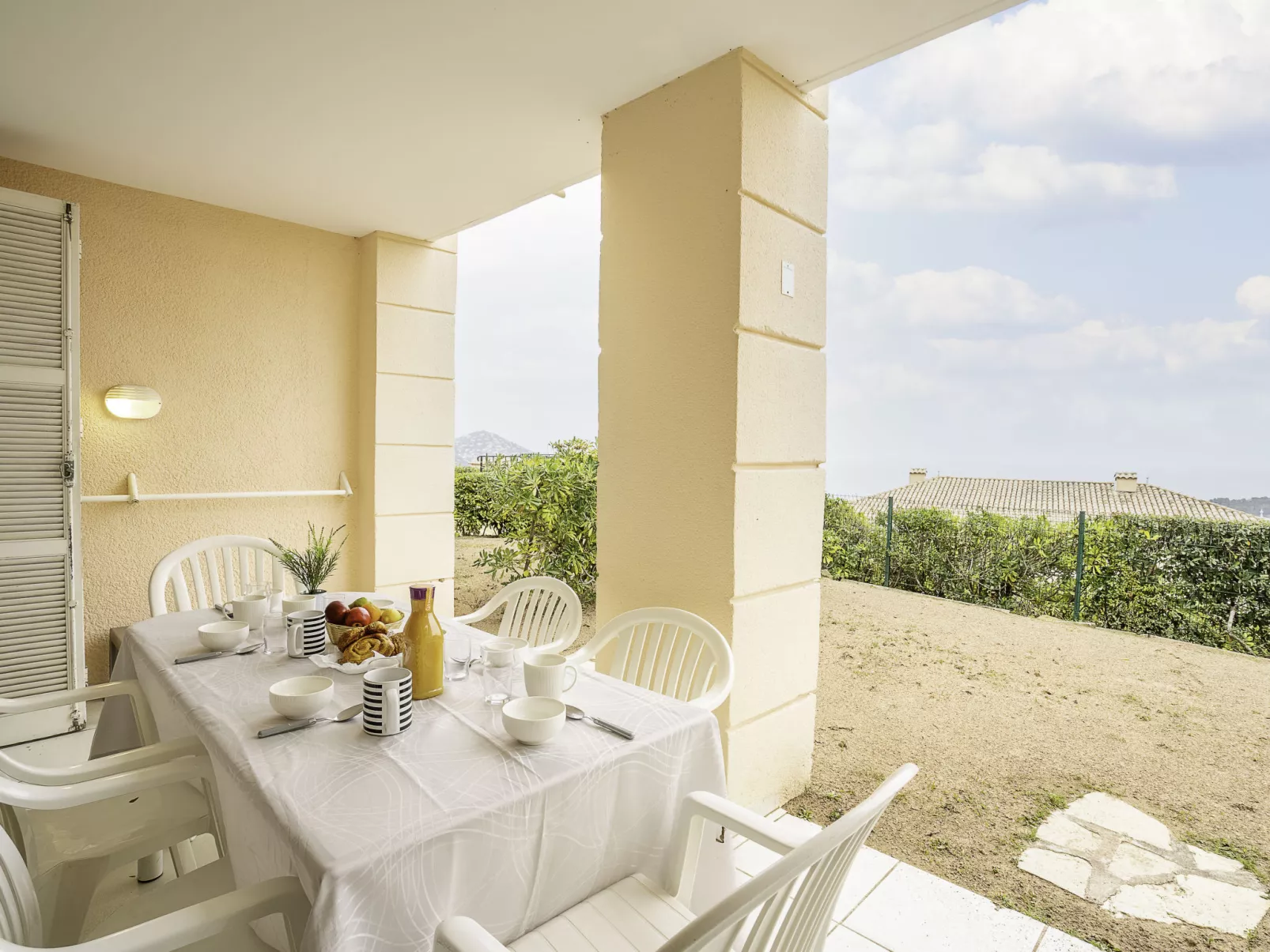 Les Bastides (I2 047)-Outside