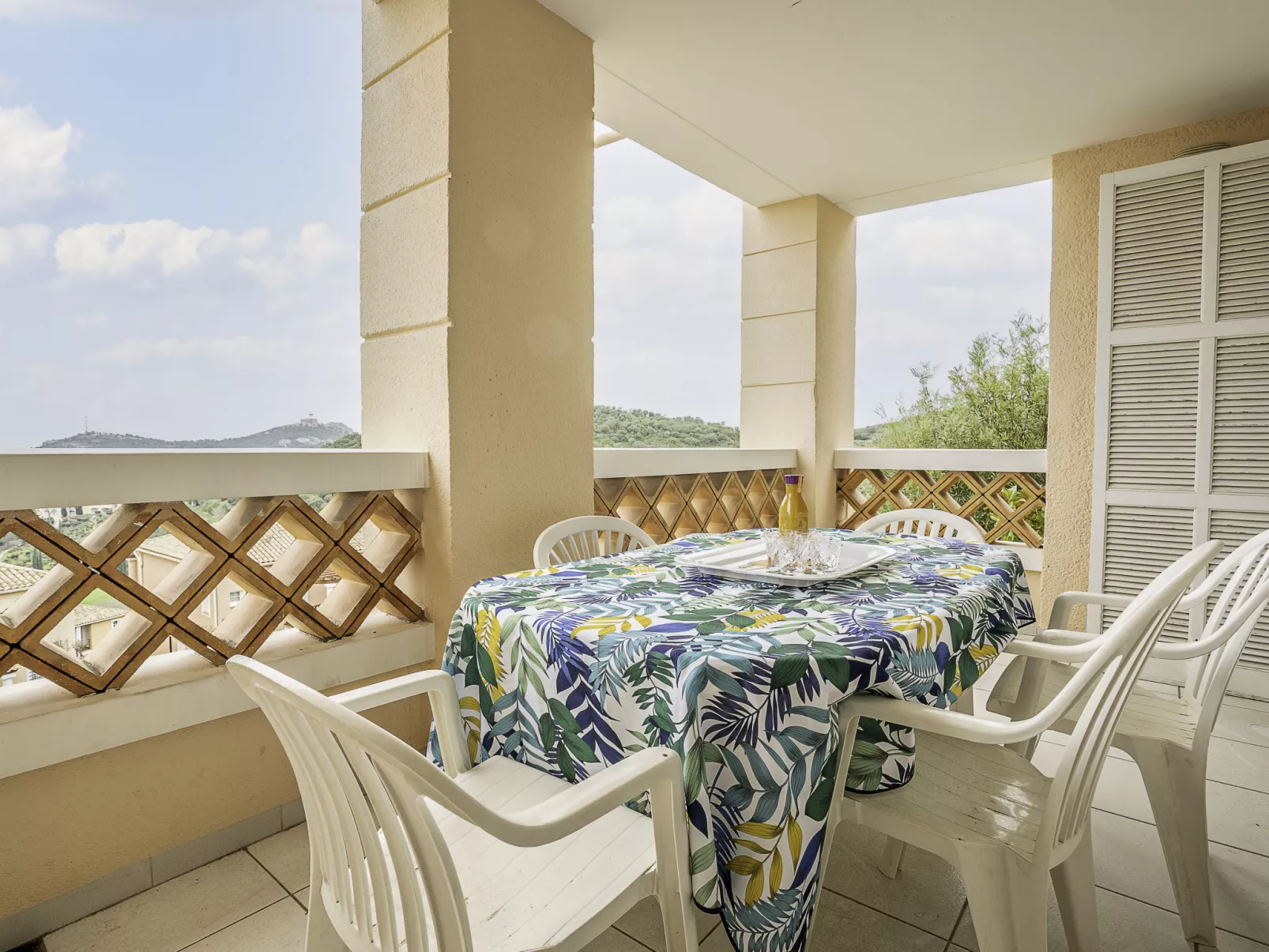 Les Bastides (I2 047)-Outside