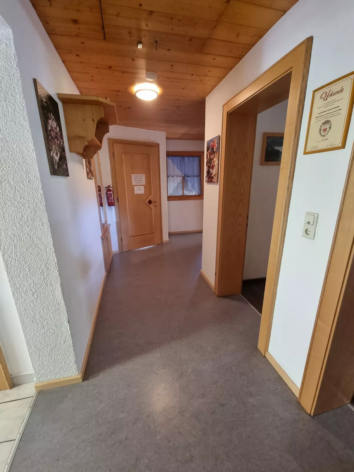 Apart Ladner-Inside
