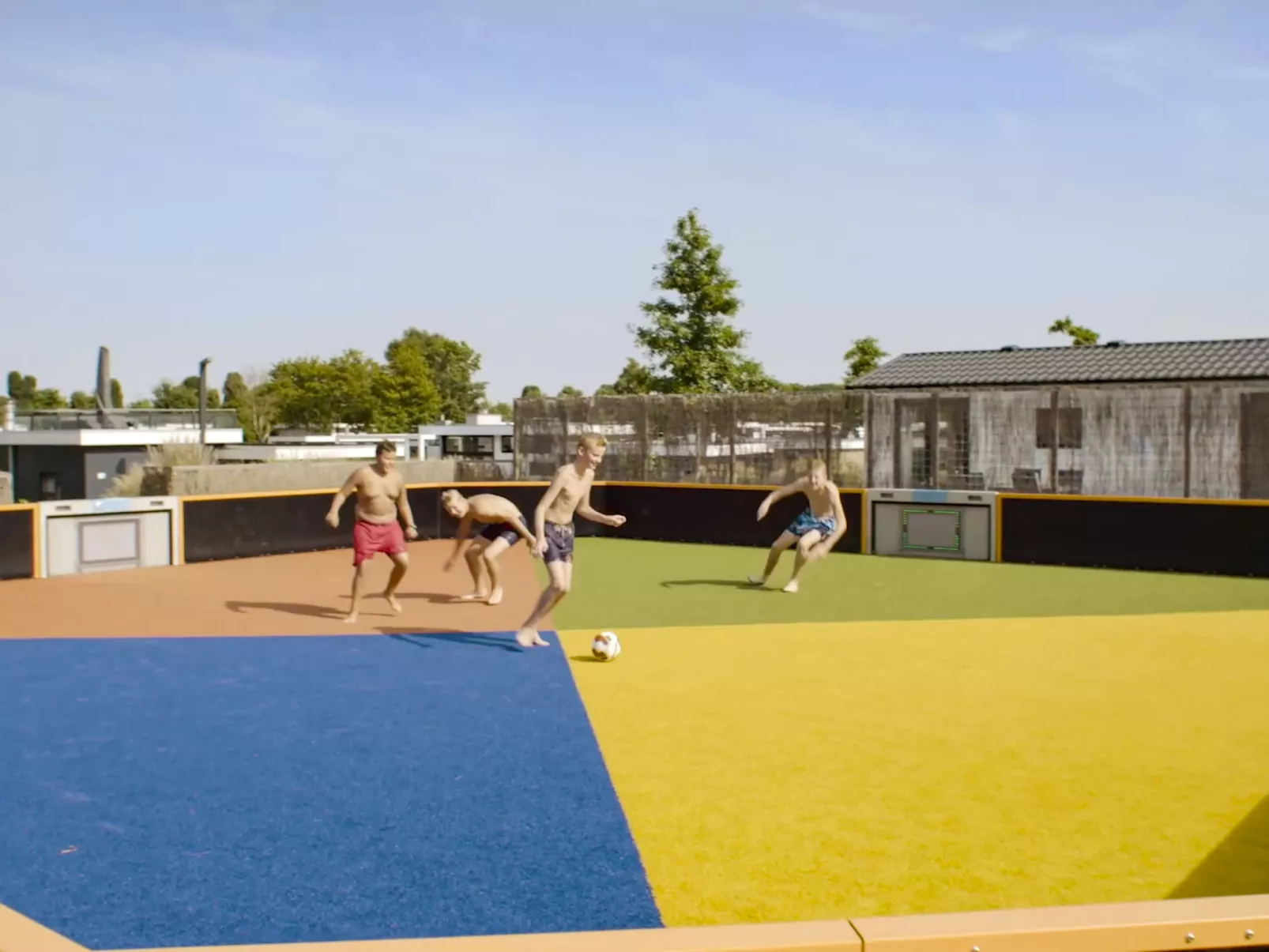 Tiny Lodge 4-Outside