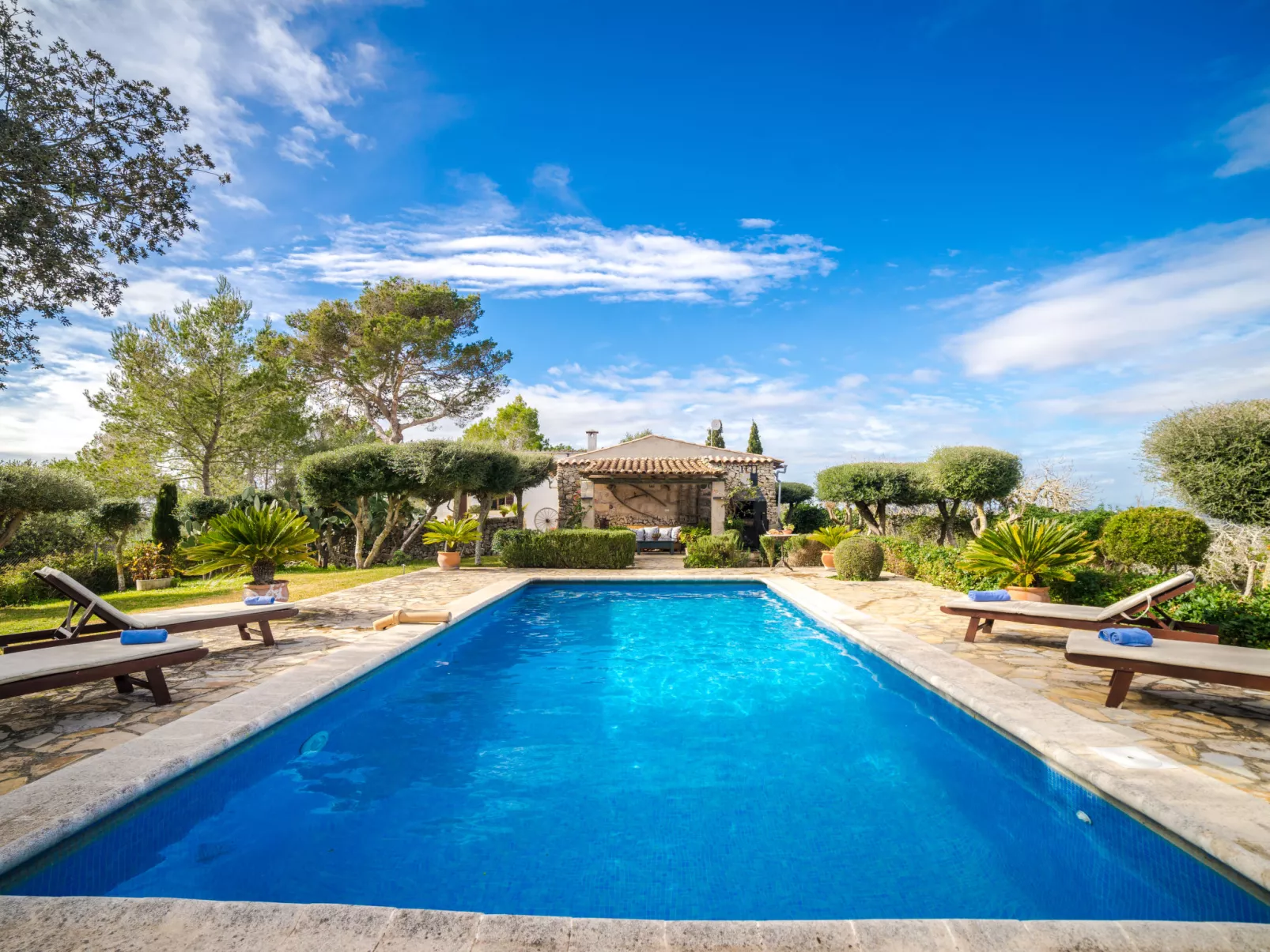 Sant Joan-Outside