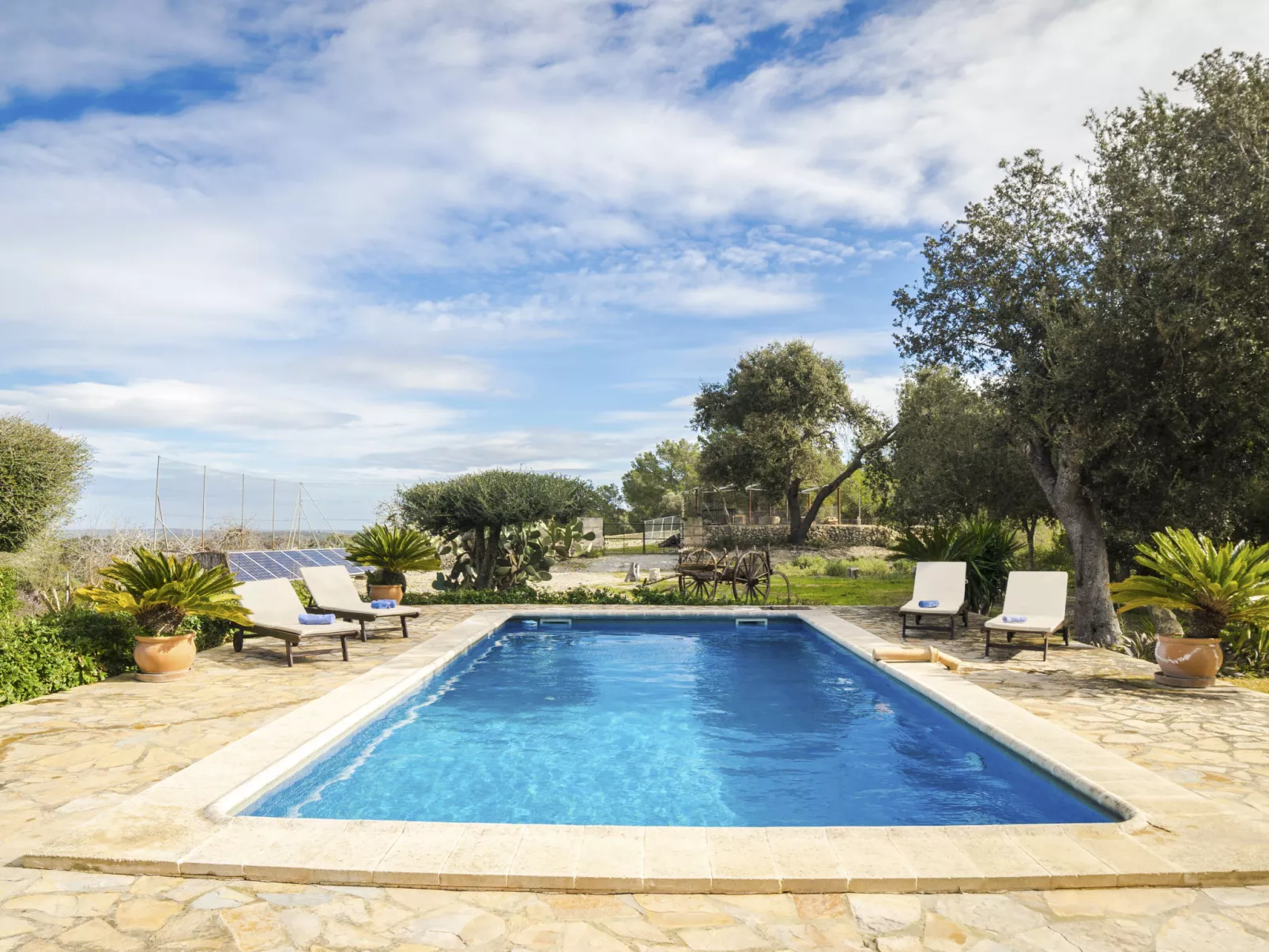 Sant Joan-Outside