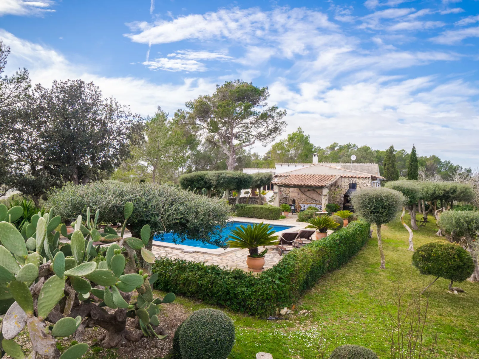 Sant Joan-Outside
