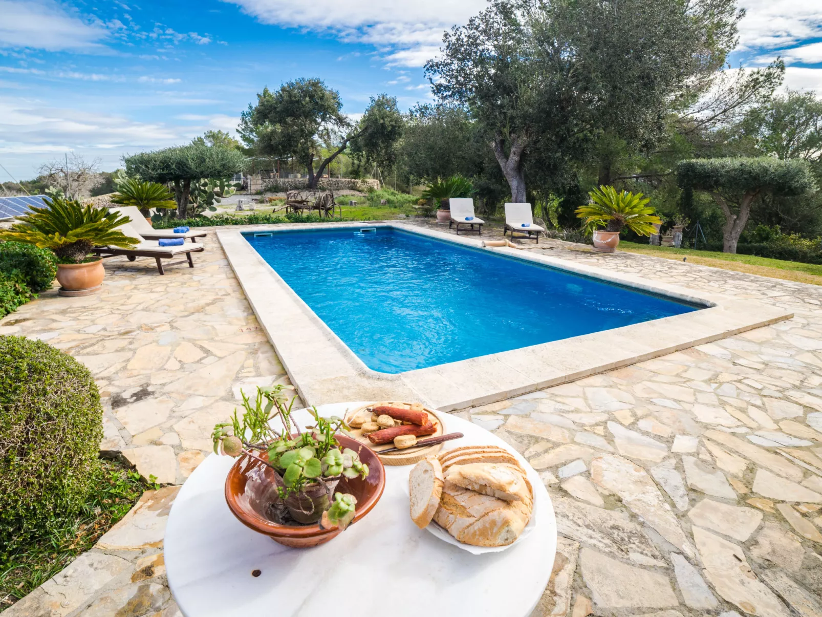 Sant Joan-Outside