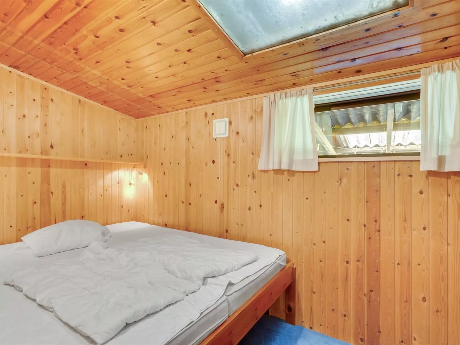 "Suki" - 650m from the sea-Inside