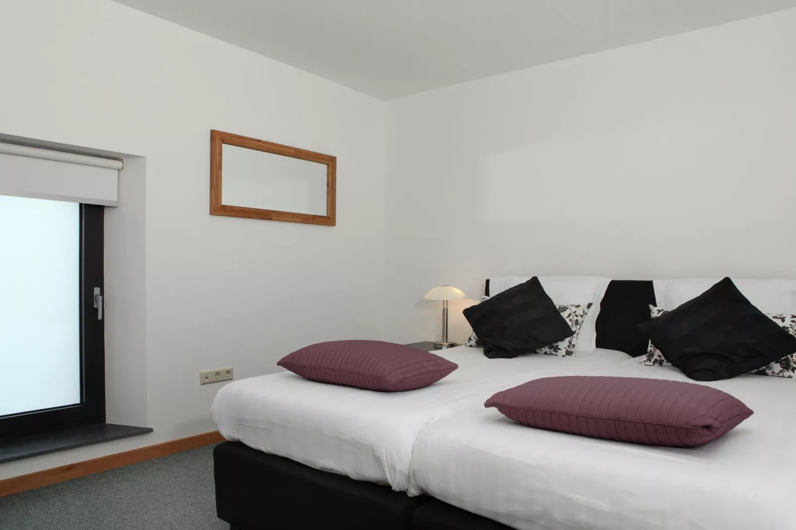 I gen Roemel-Bedroom