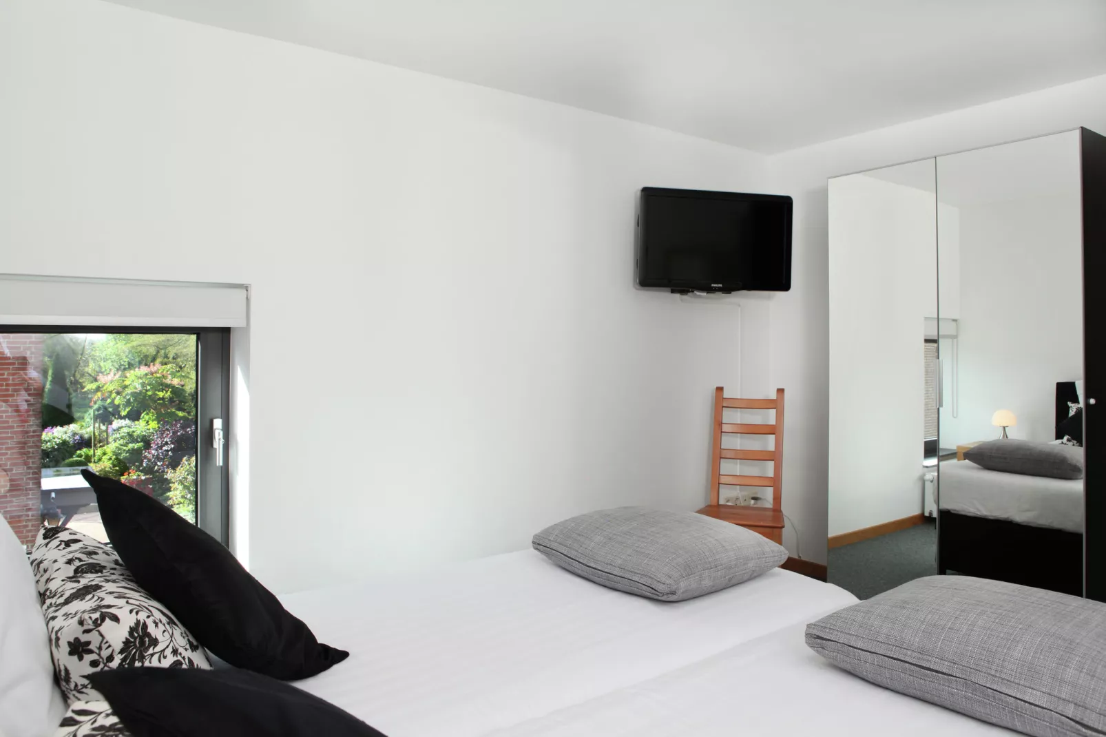 I gen Roemel-Bedroom