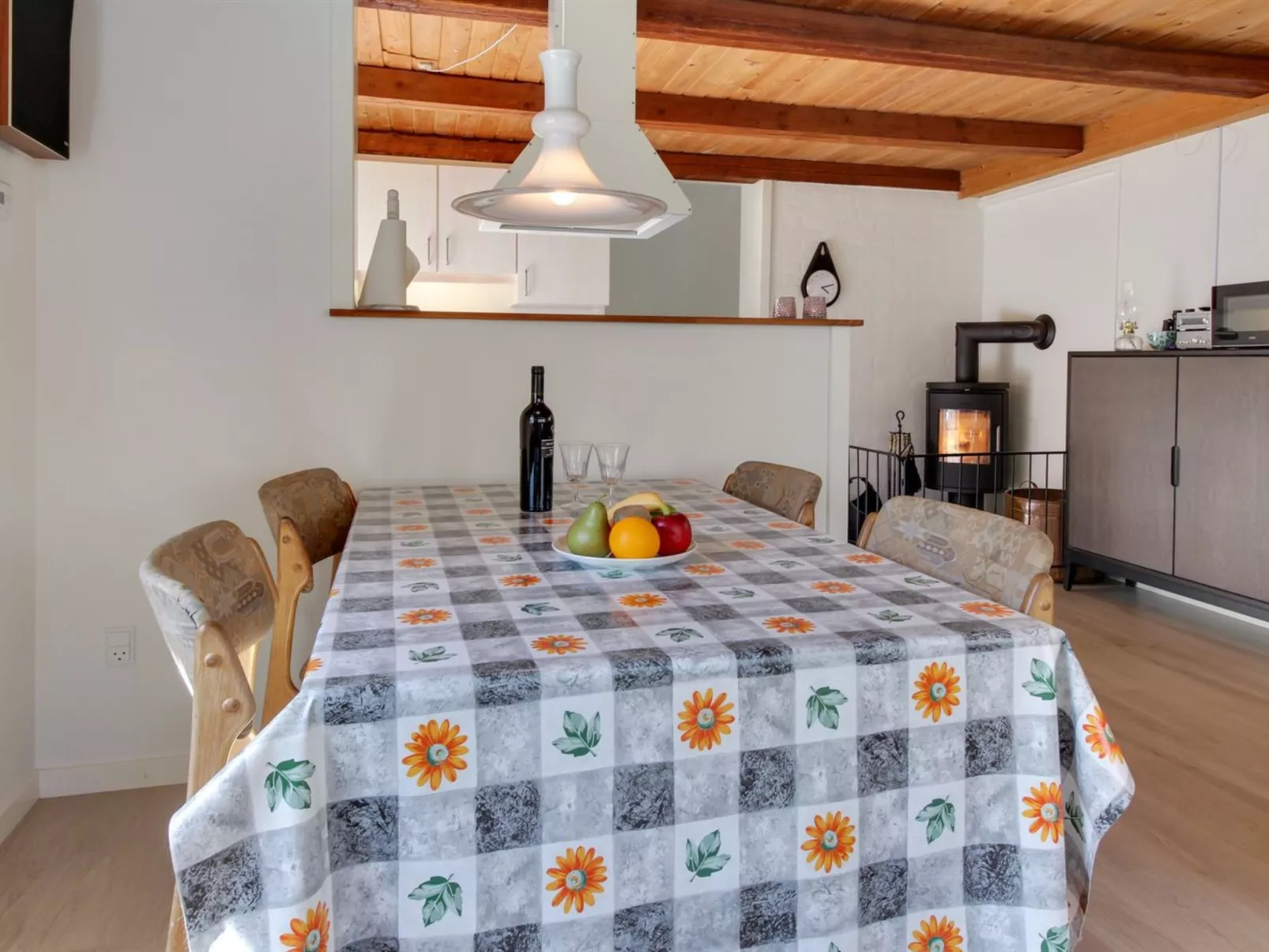 "Fina" - 15km from the sea-Drinnen