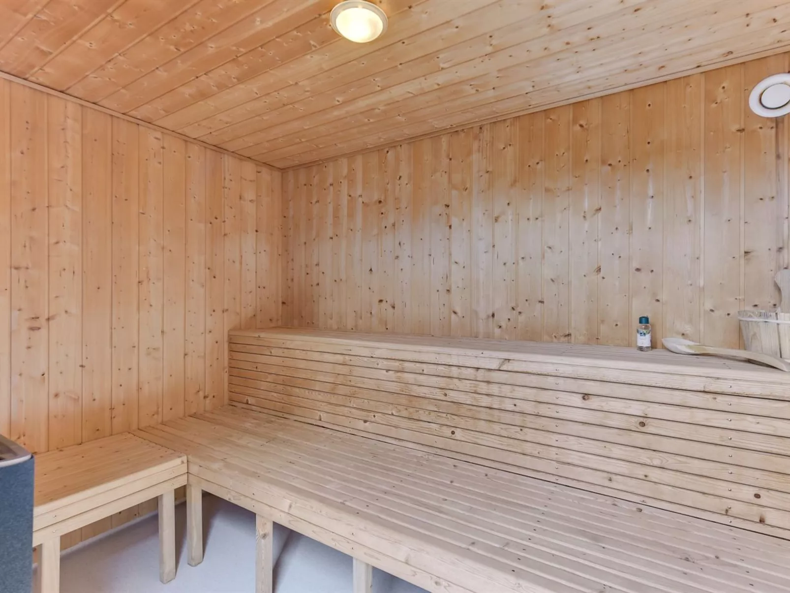 "Leto" - 2km from the sea-Inside
