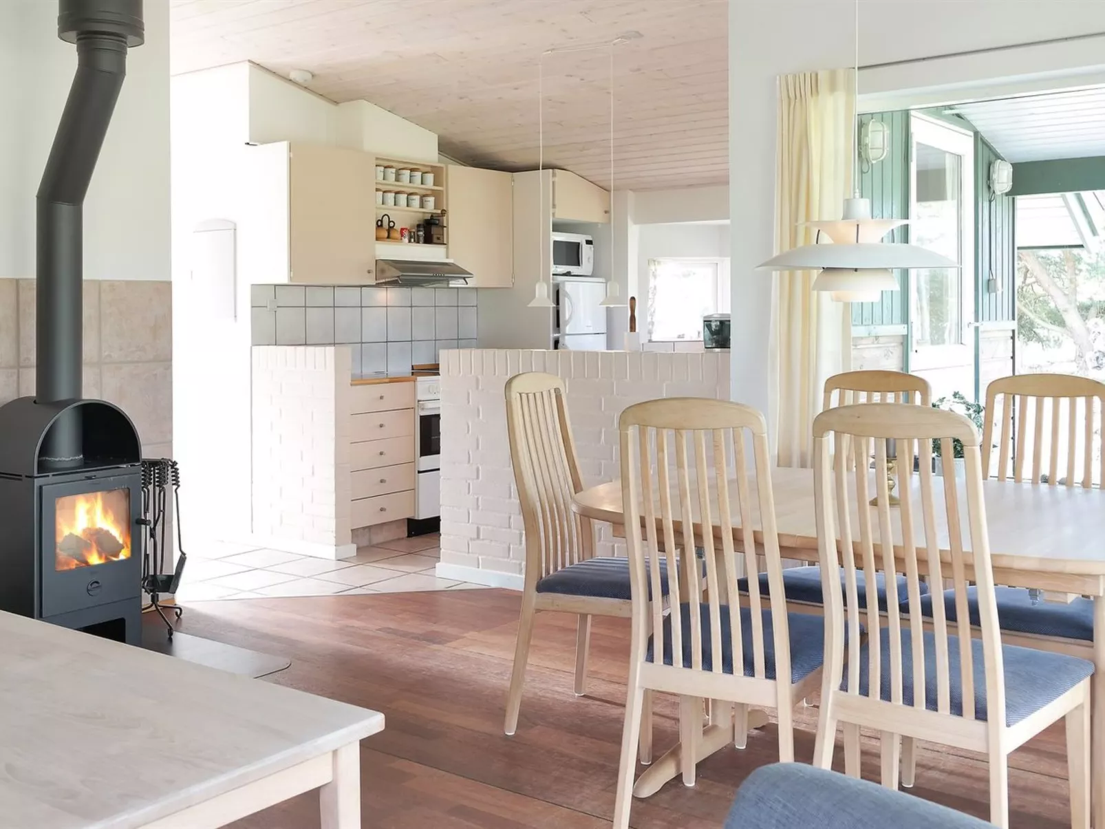 "Allie" - 150m from the sea-Inside