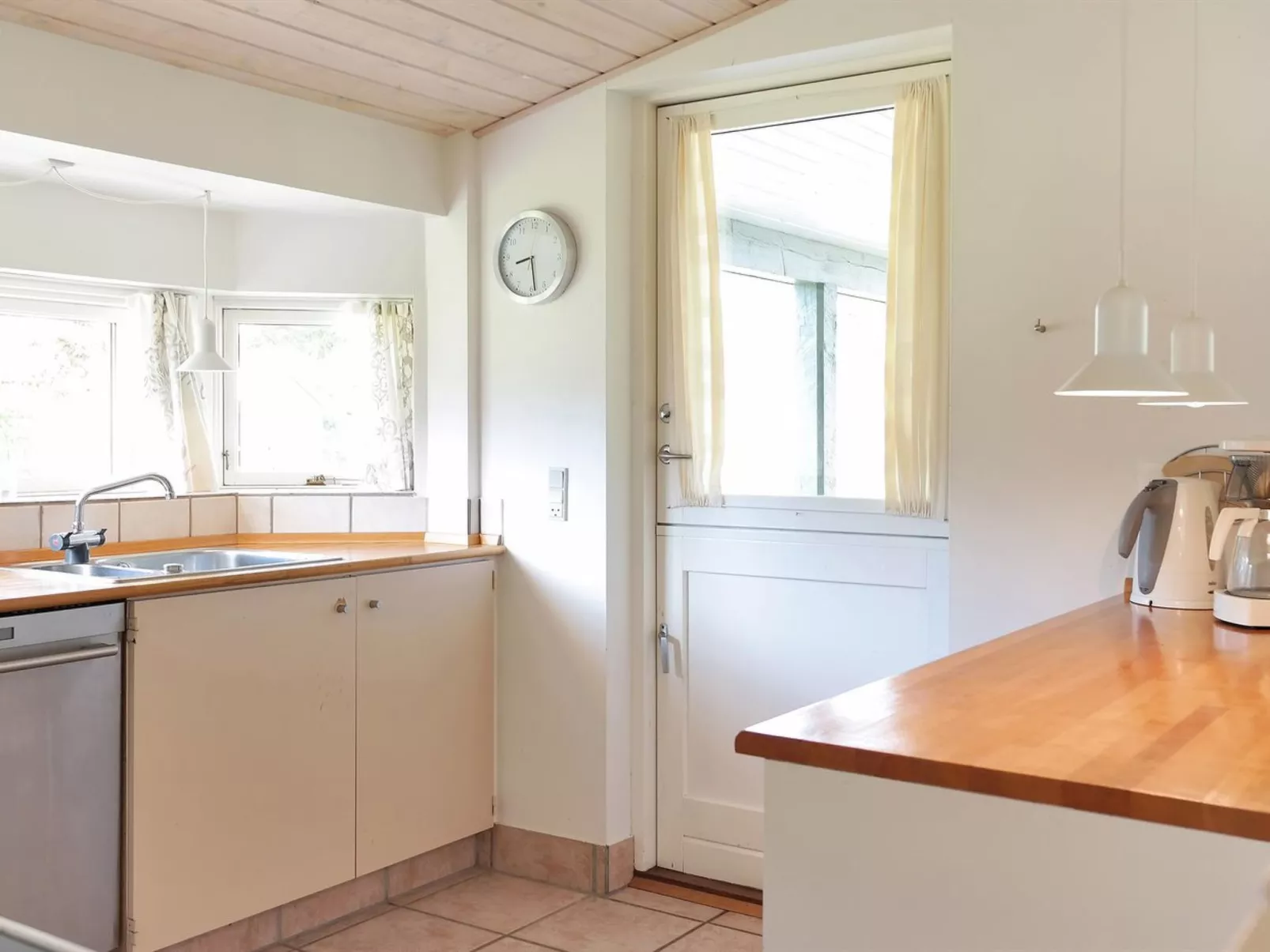 "Allie" - 150m from the sea-Inside
