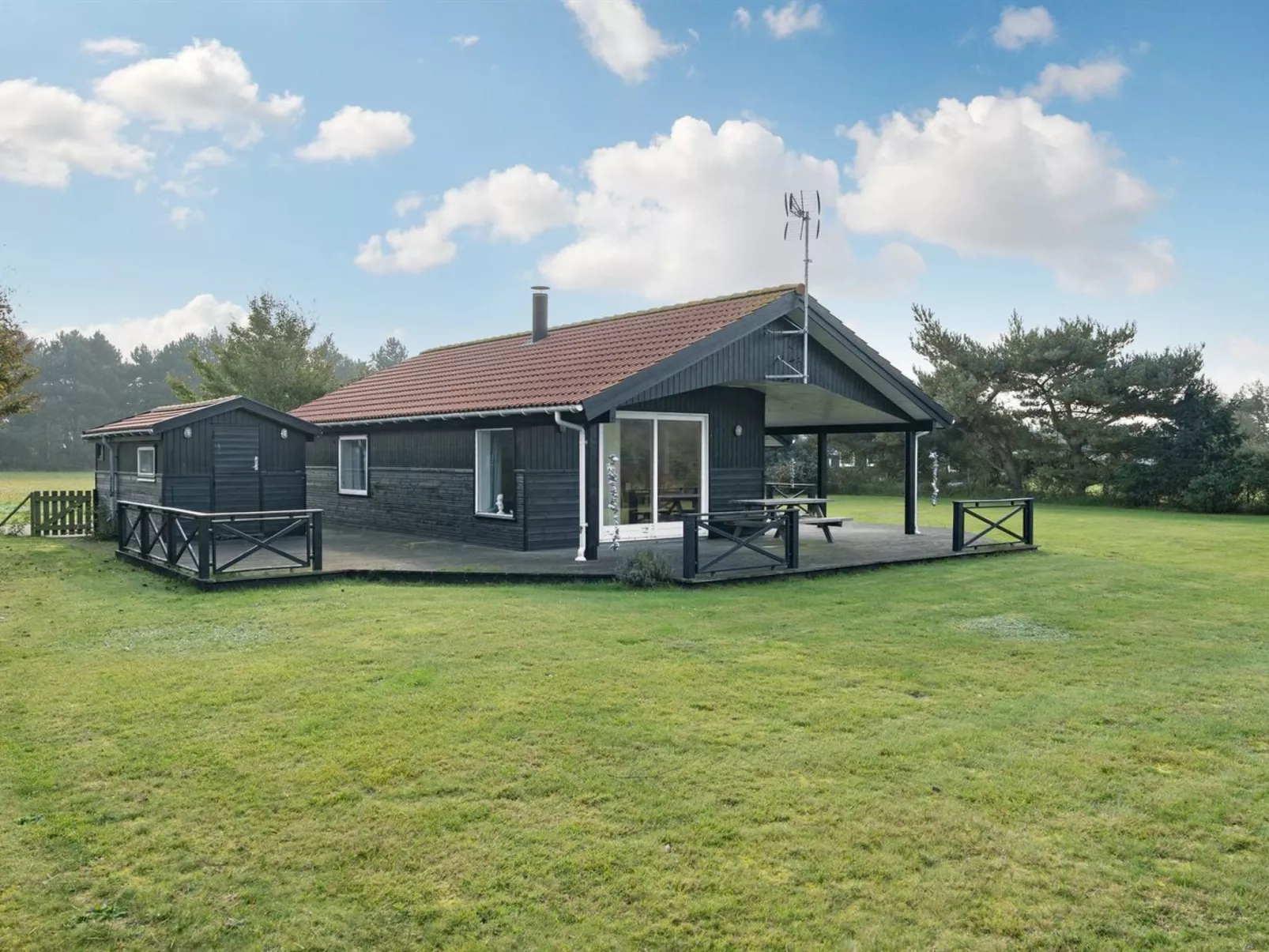 "Allie" - 150m from the sea-Outside